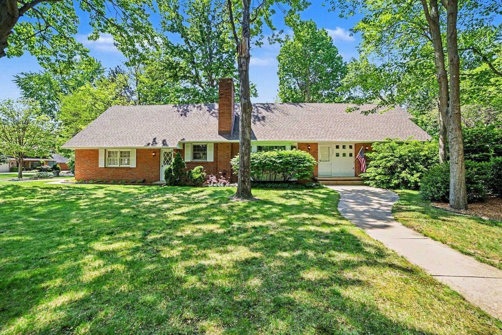 5609 Evergreen Street Property Photo 1