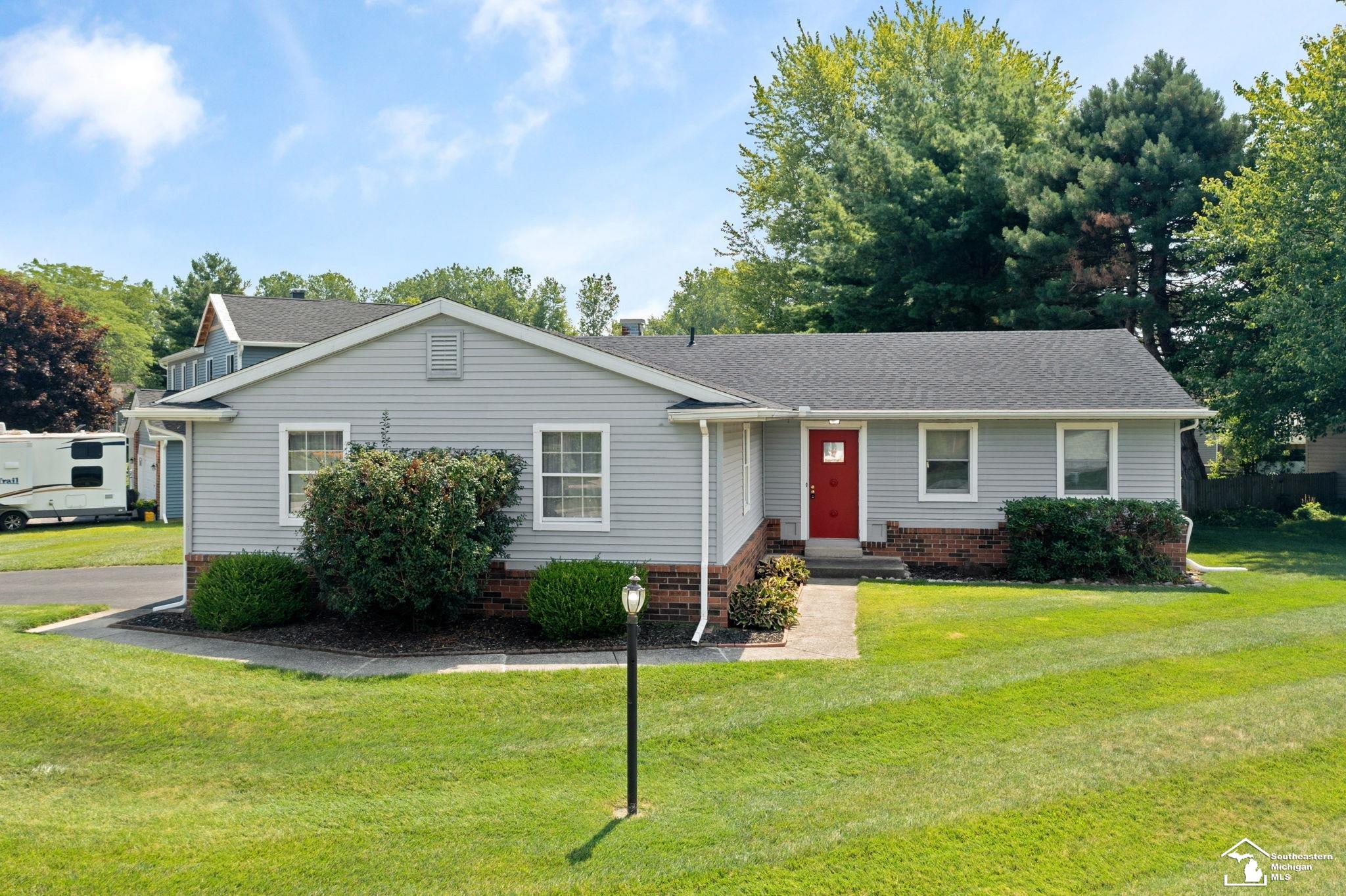 7576 Chapelview Court Property Photo 1