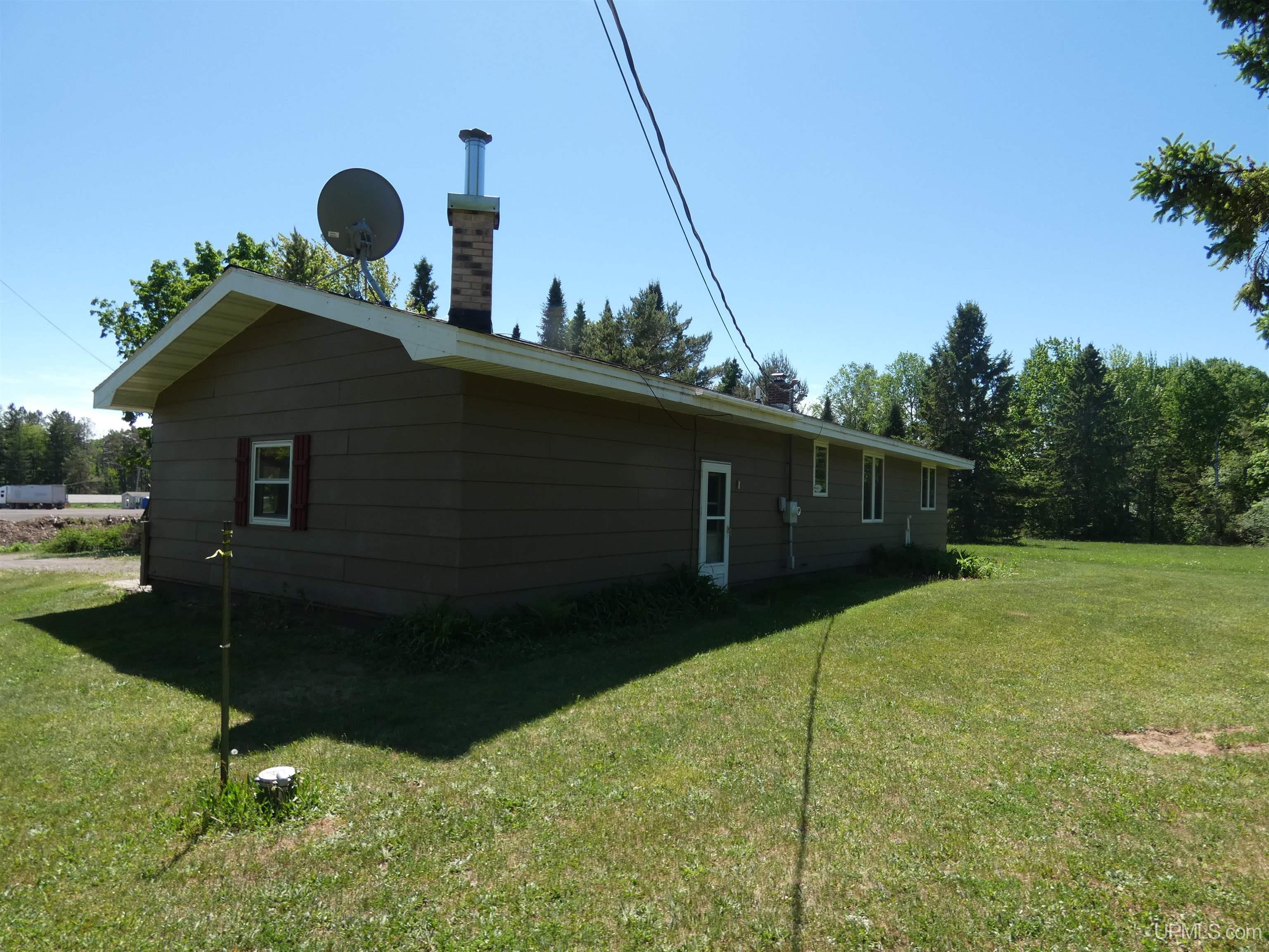 E6386 Wood Lane Property Photo 3