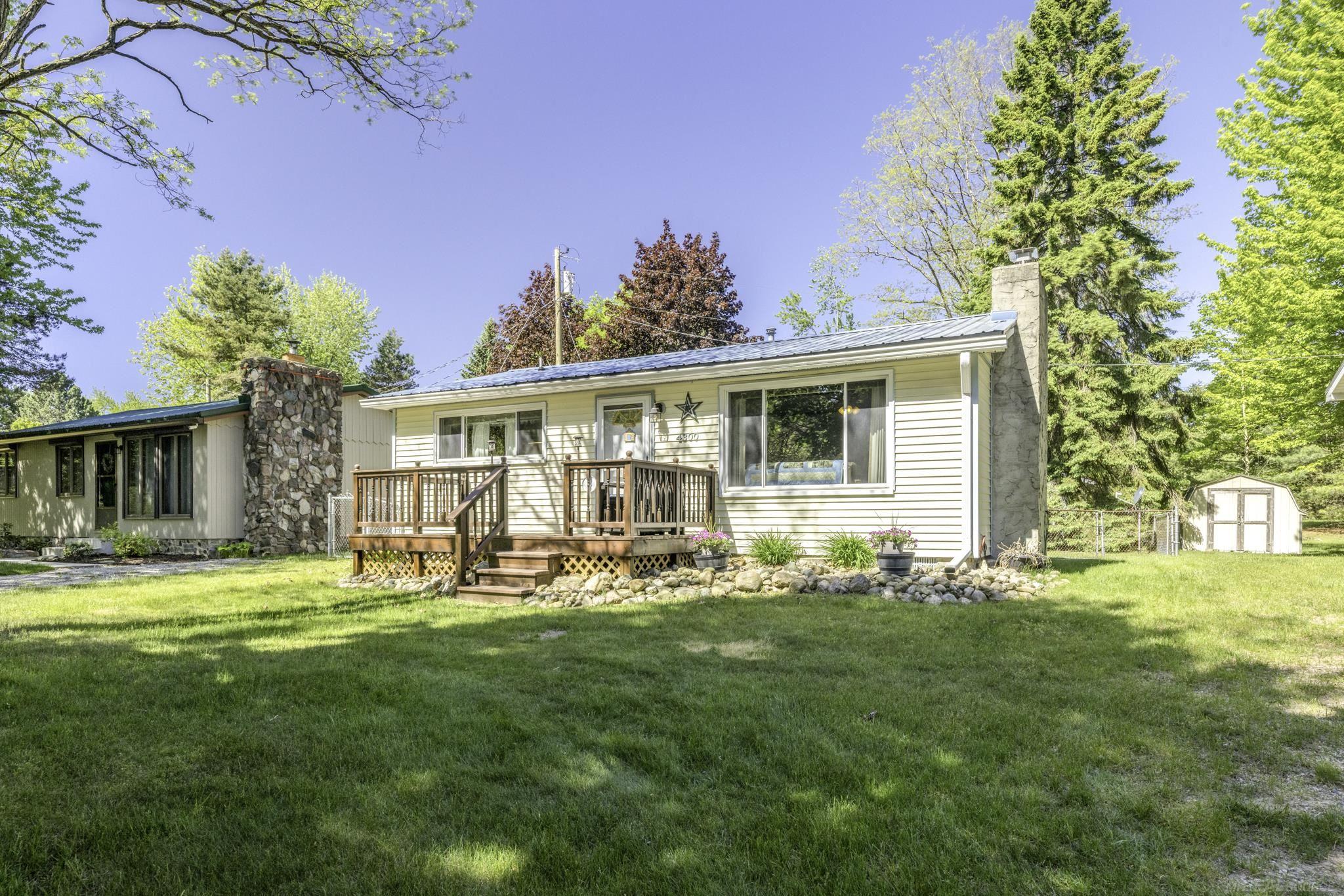 4300 N Grandview Drive Property Photo 1
