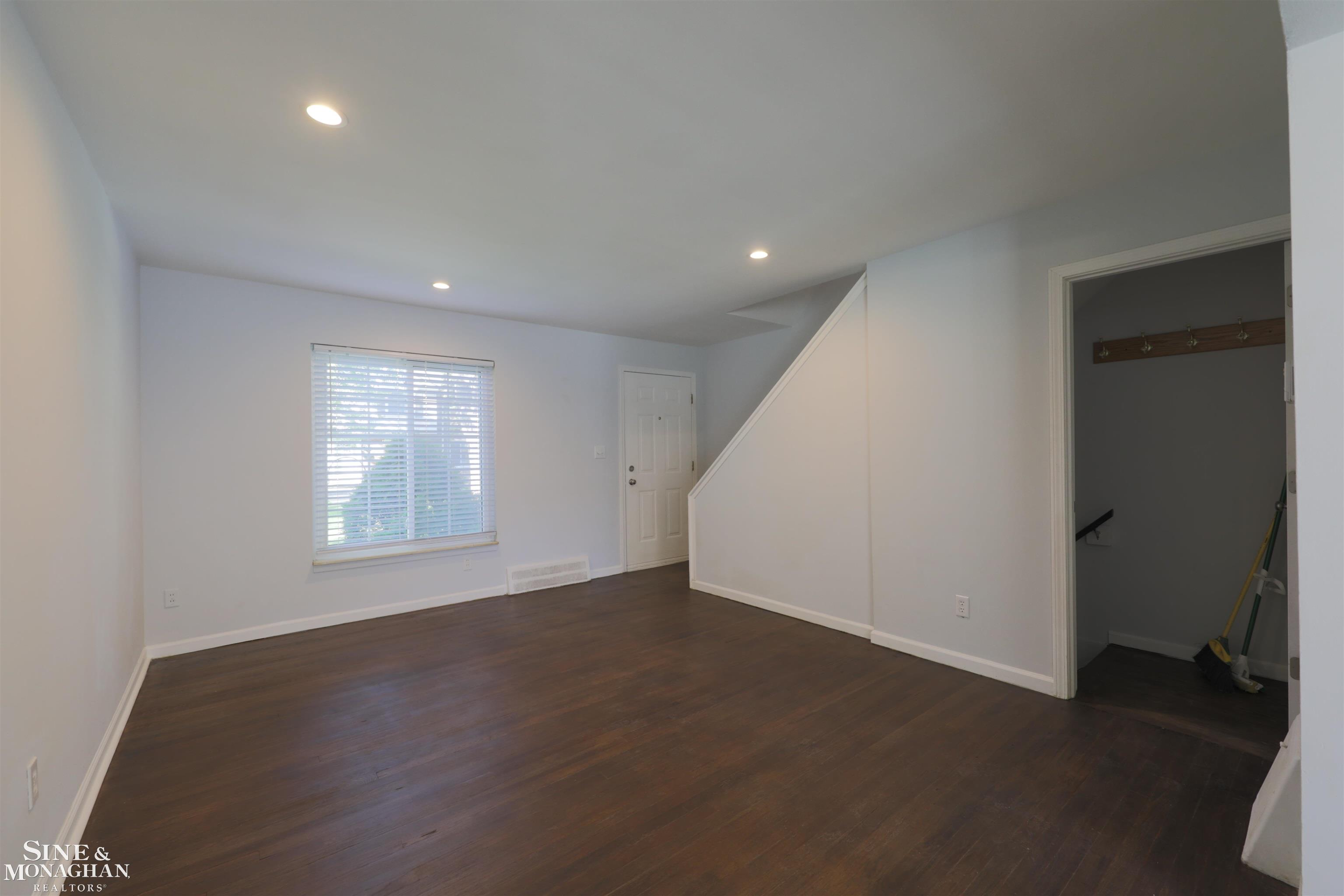 23107 Arthur Court Property Photo 4
