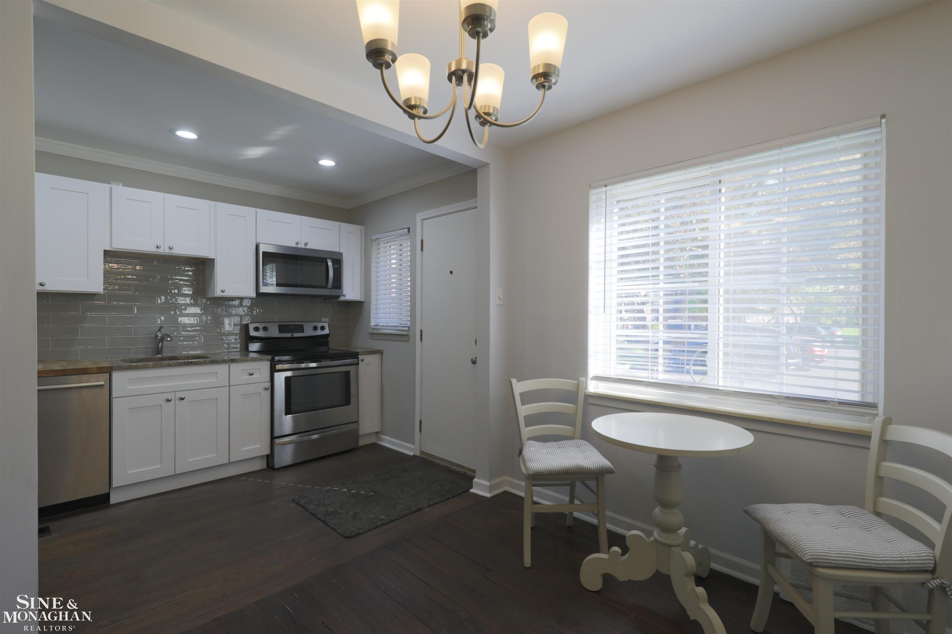 23107 Arthur Court Property Photo 6