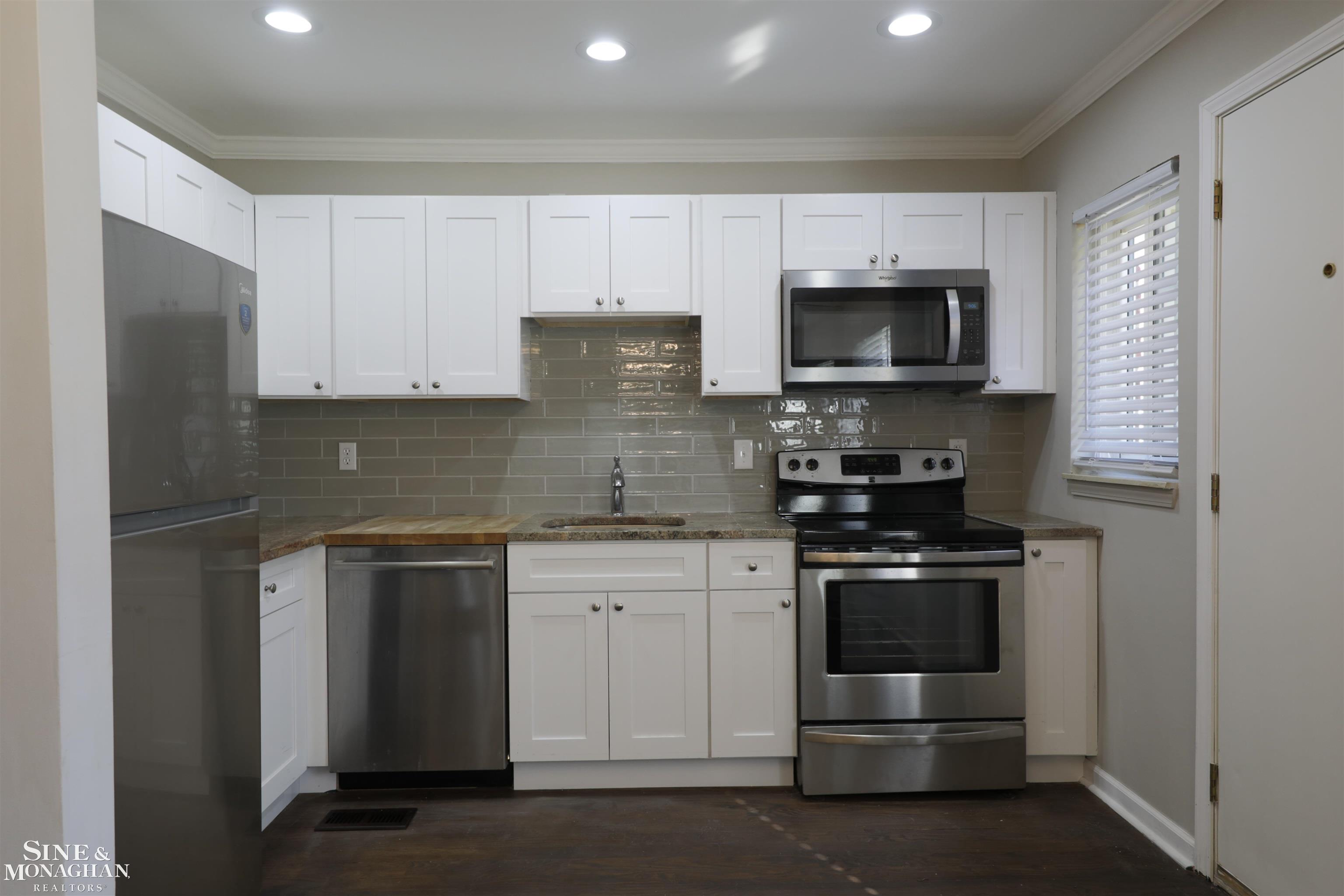 23107 Arthur Court Property Photo 7