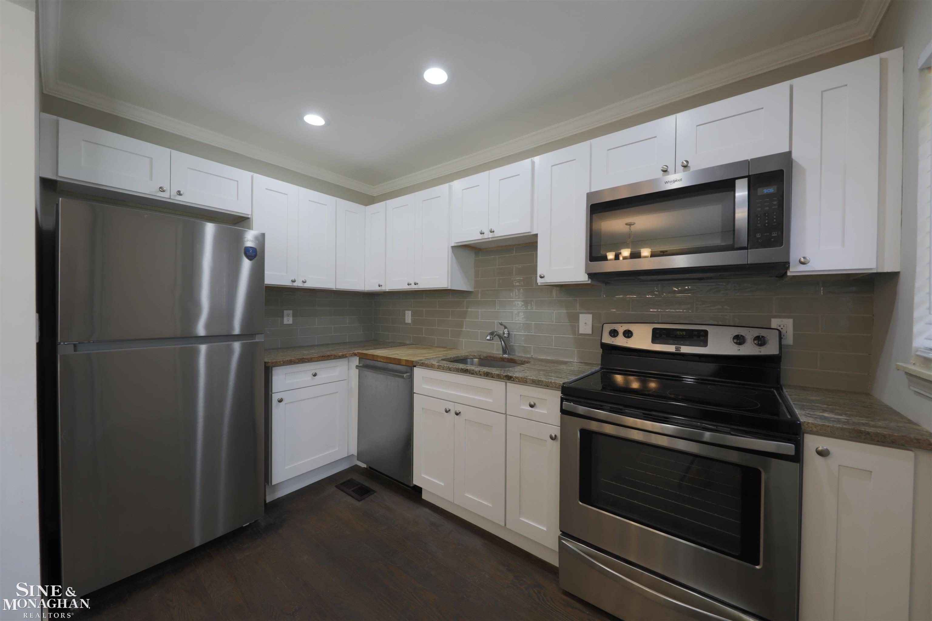 23107 Arthur Court Property Photo 8