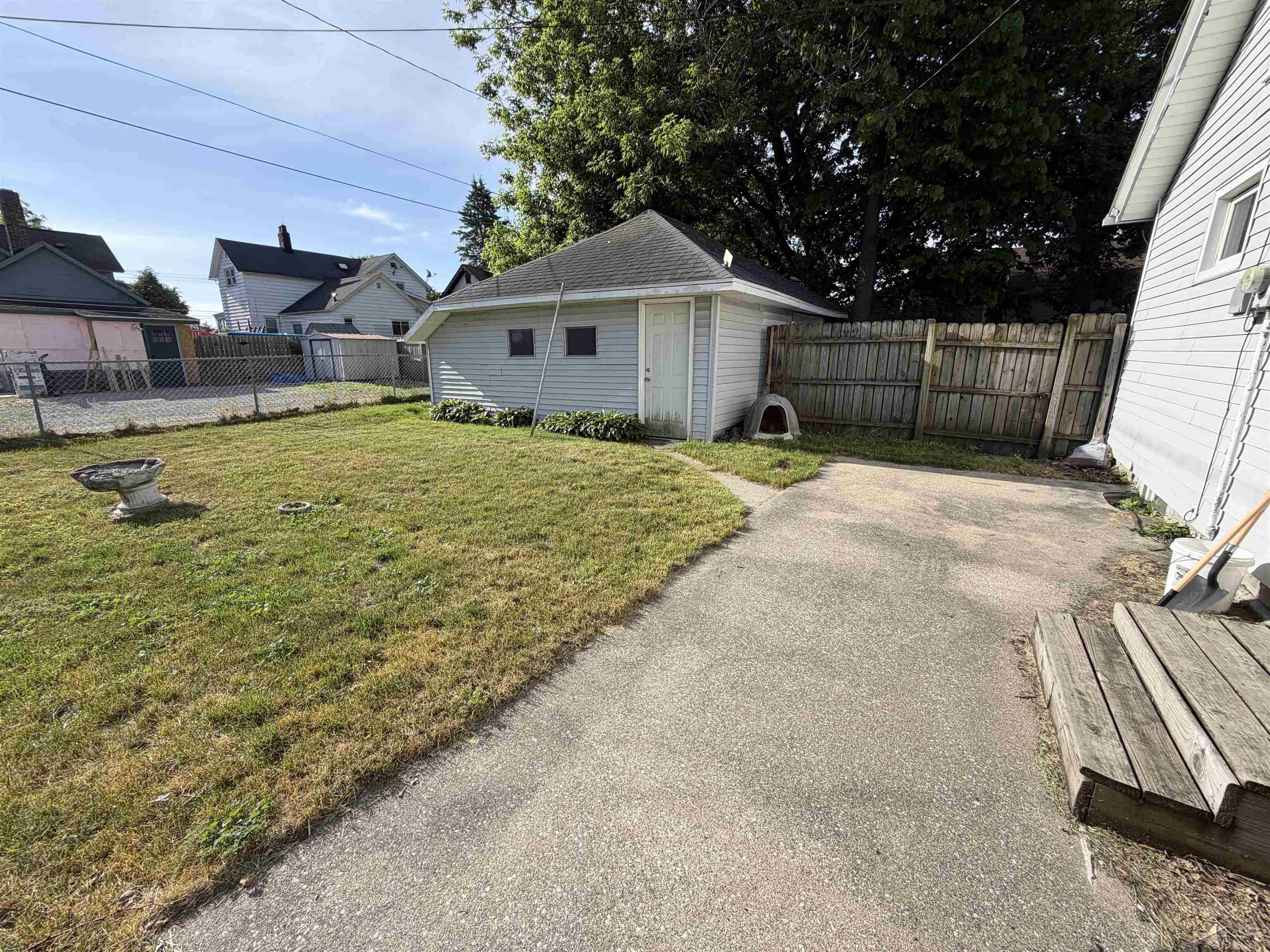 903 Marsac Street Property Photo 5