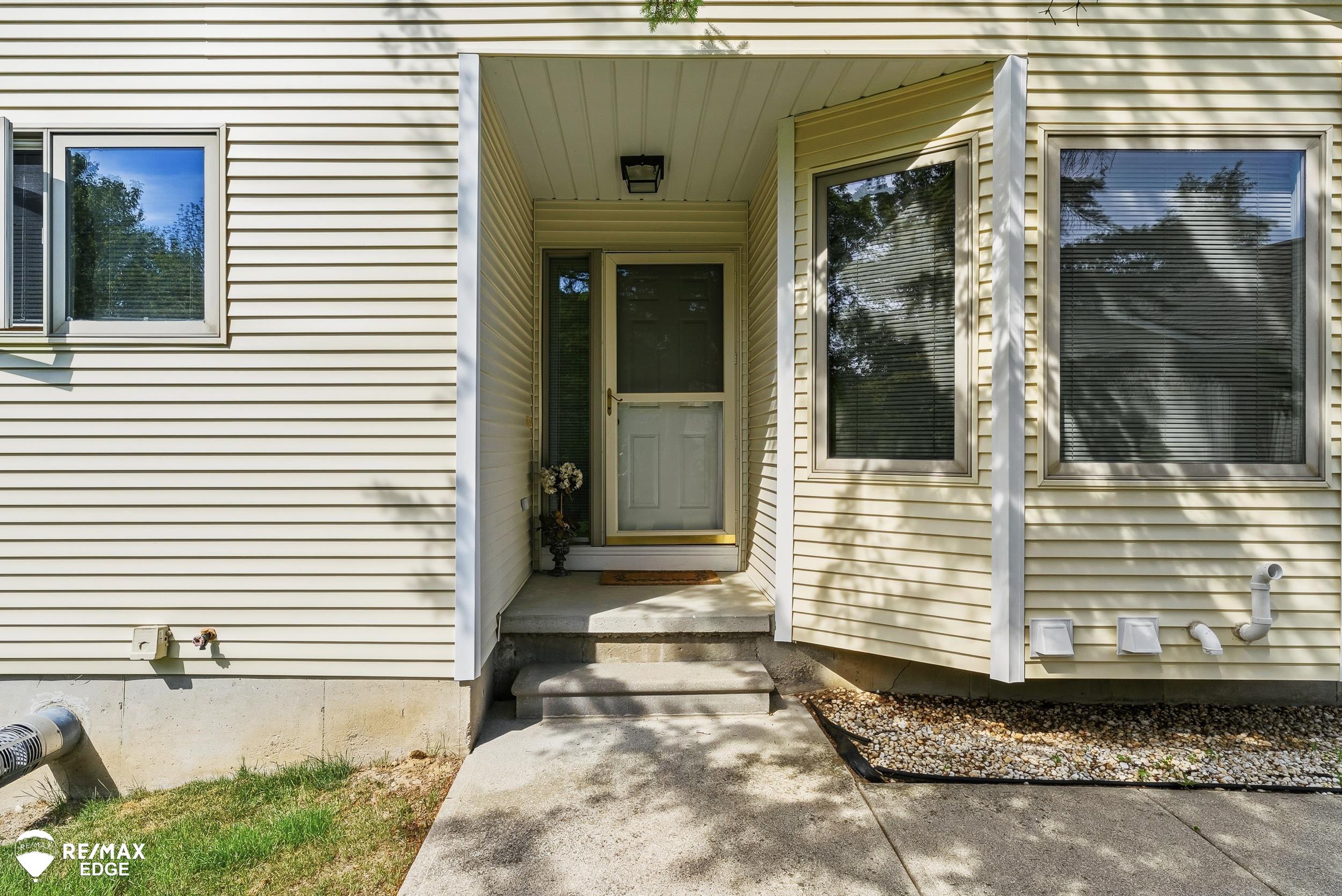 9340 Rayna Drive Property Photo 2