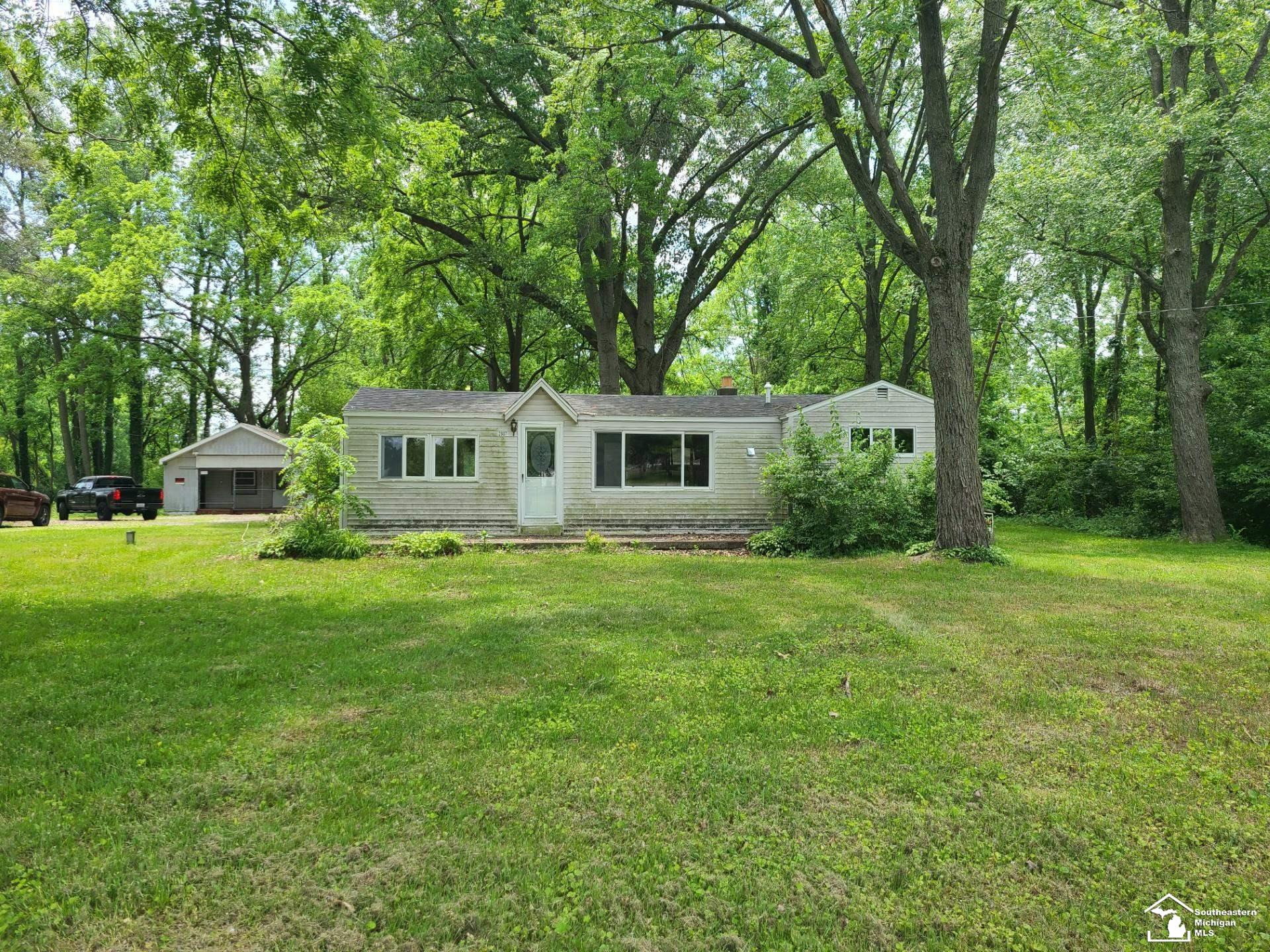 2807 W Smith Road Property Photo 1