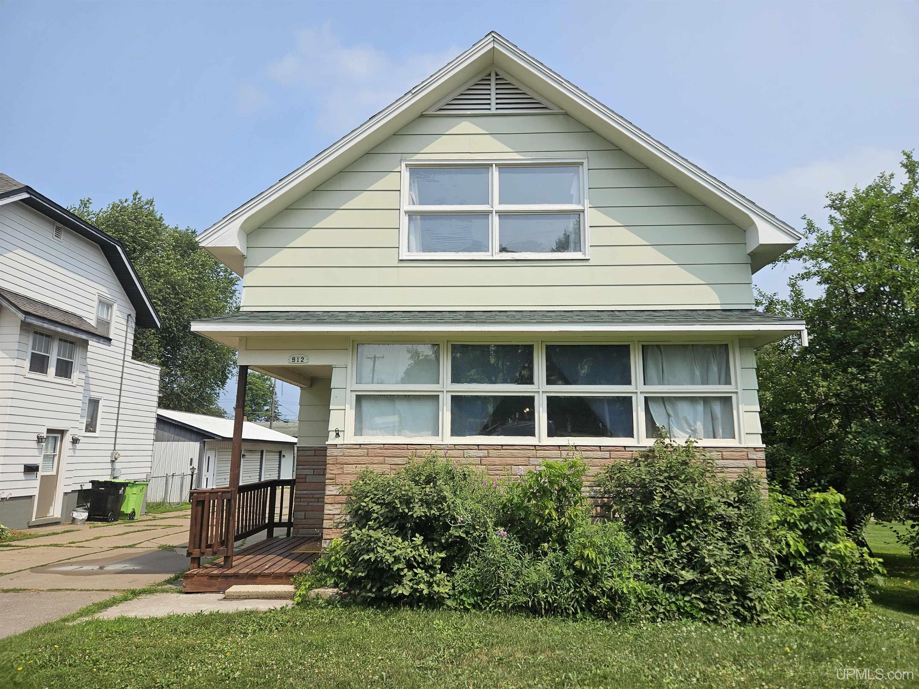 912 Erie Avenue Property Photo 1