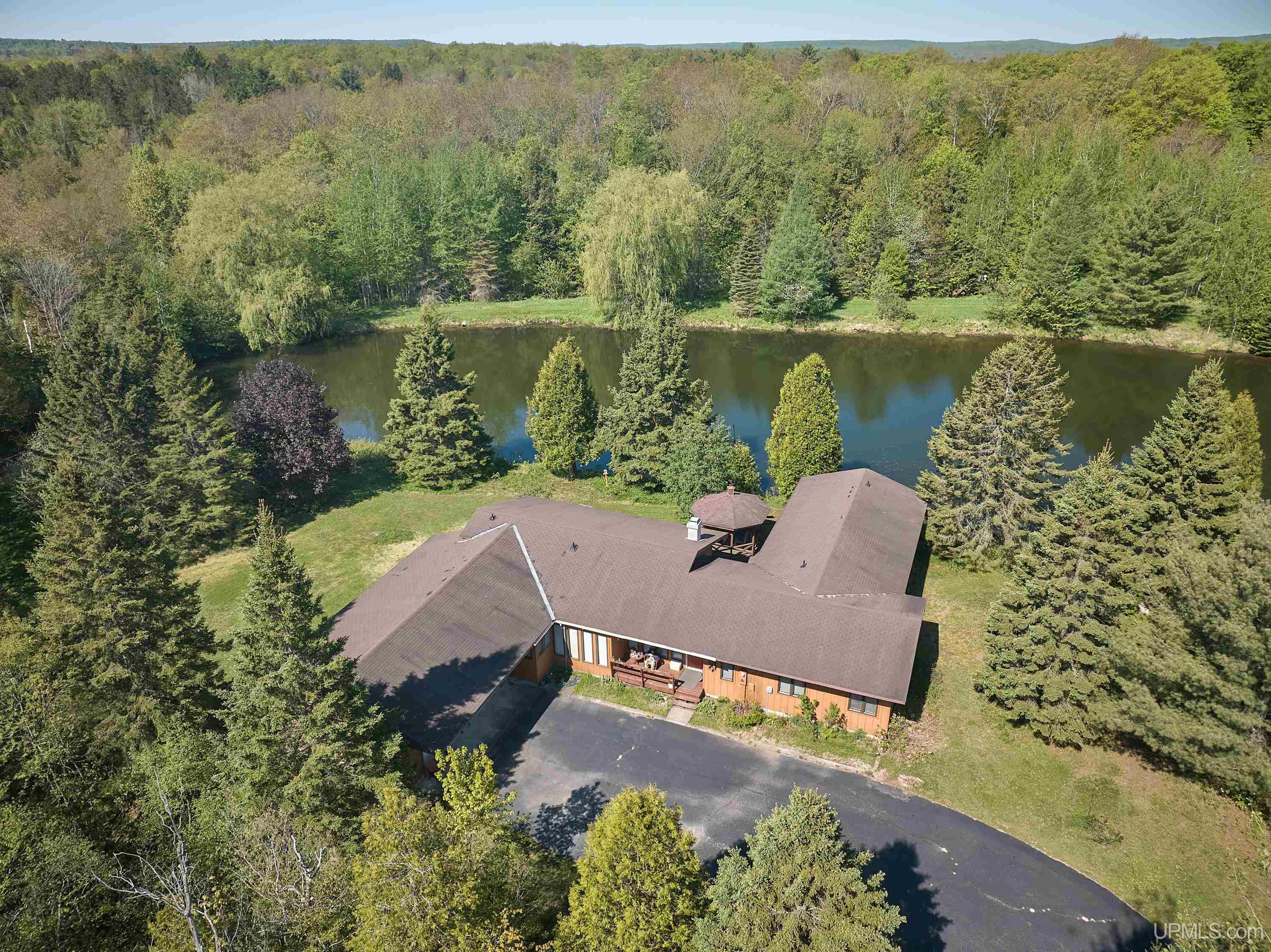 N6355 Alger Heights Road Property Photo 1