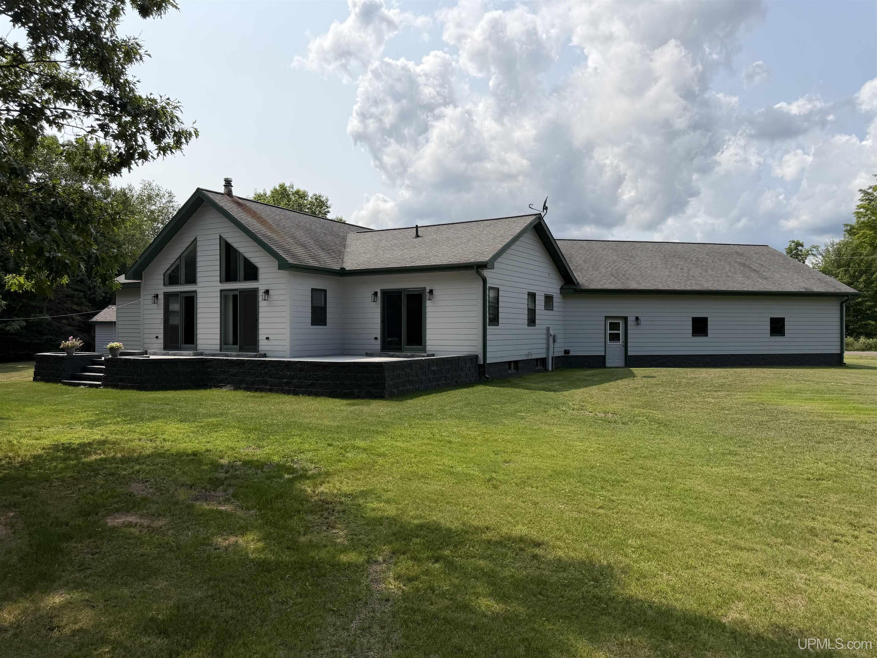 39672 Pike River Road Property Photo 1