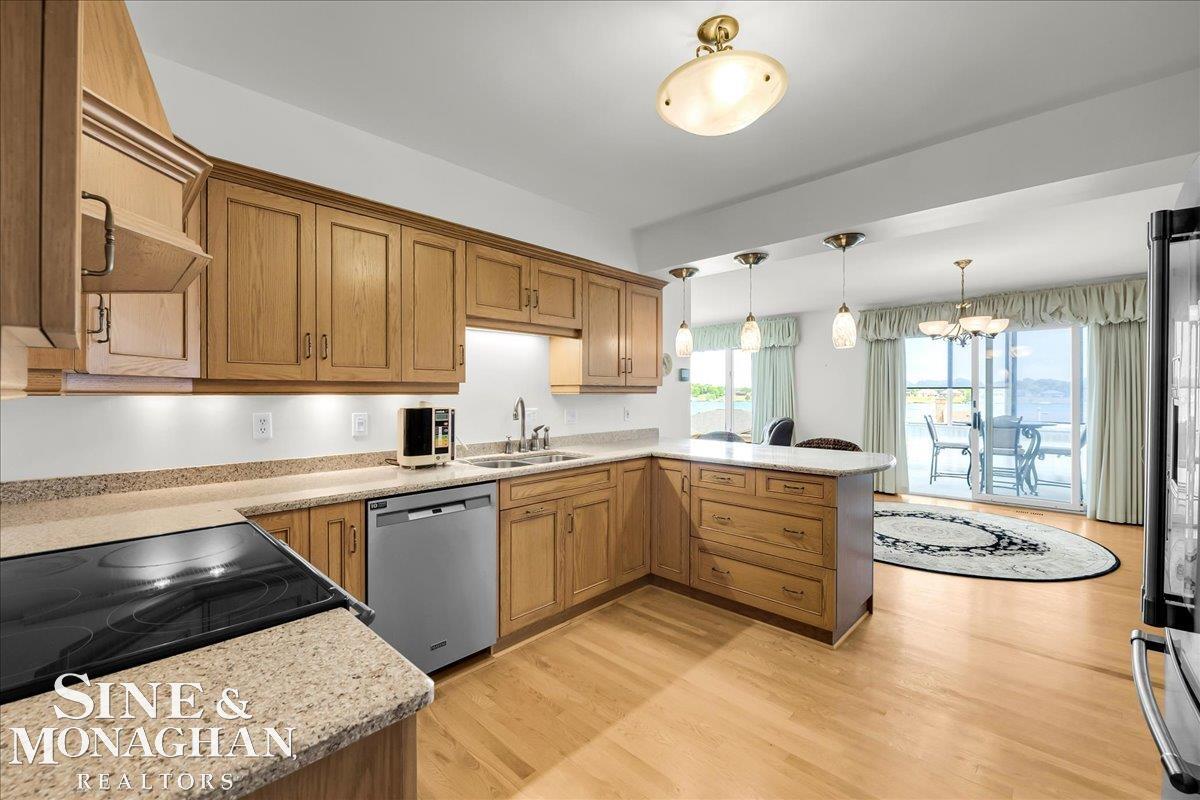 1935 River Road Property Photo 6