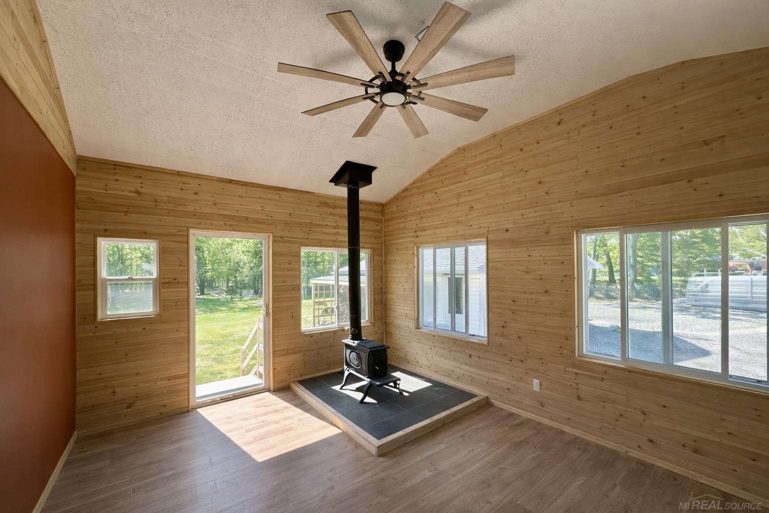 17900 Iroquois Drive Property Photo 1