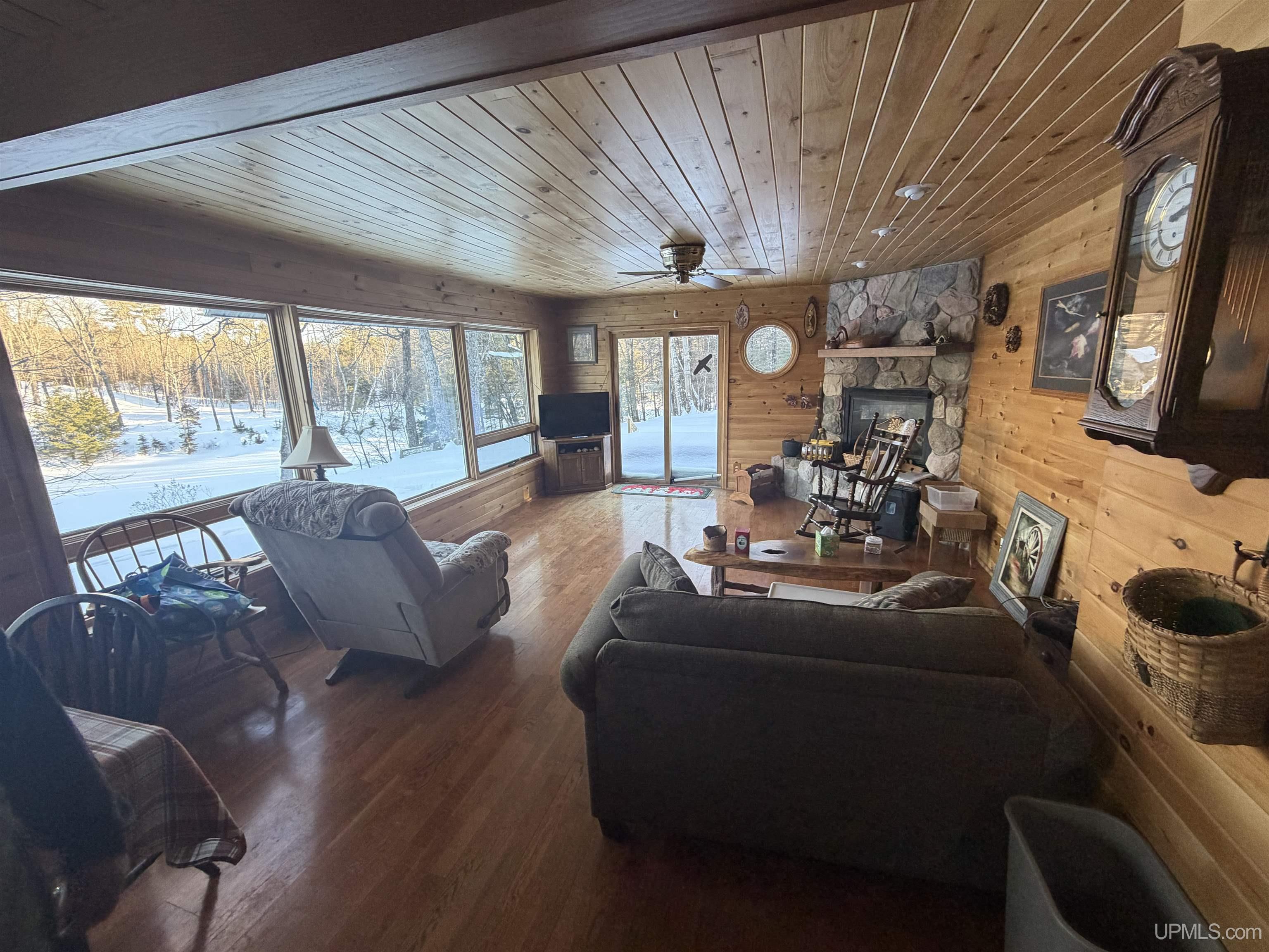 6782 Magpie Lane Property Photo 8