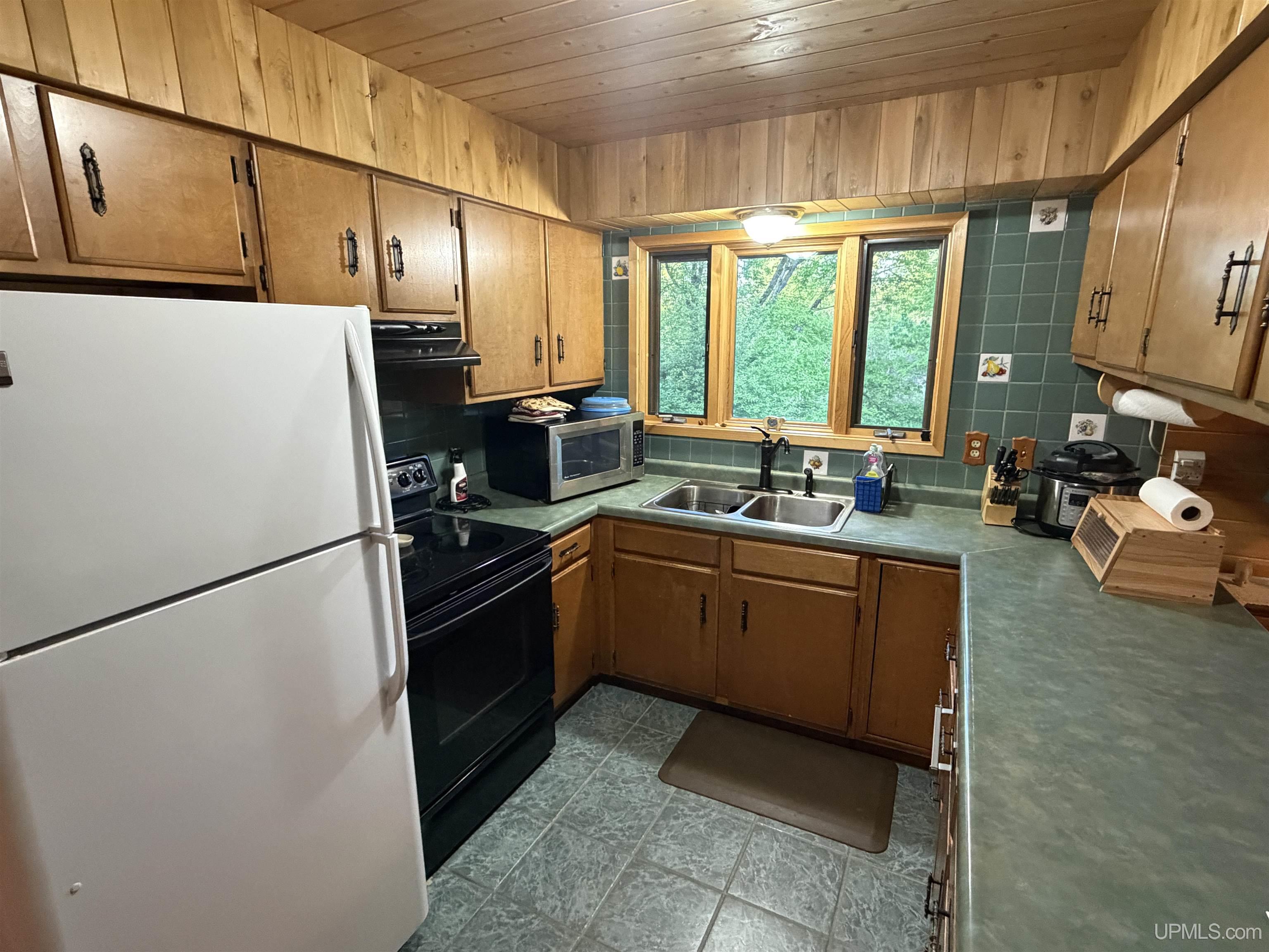 6782 Magpie Lane Property Photo 11