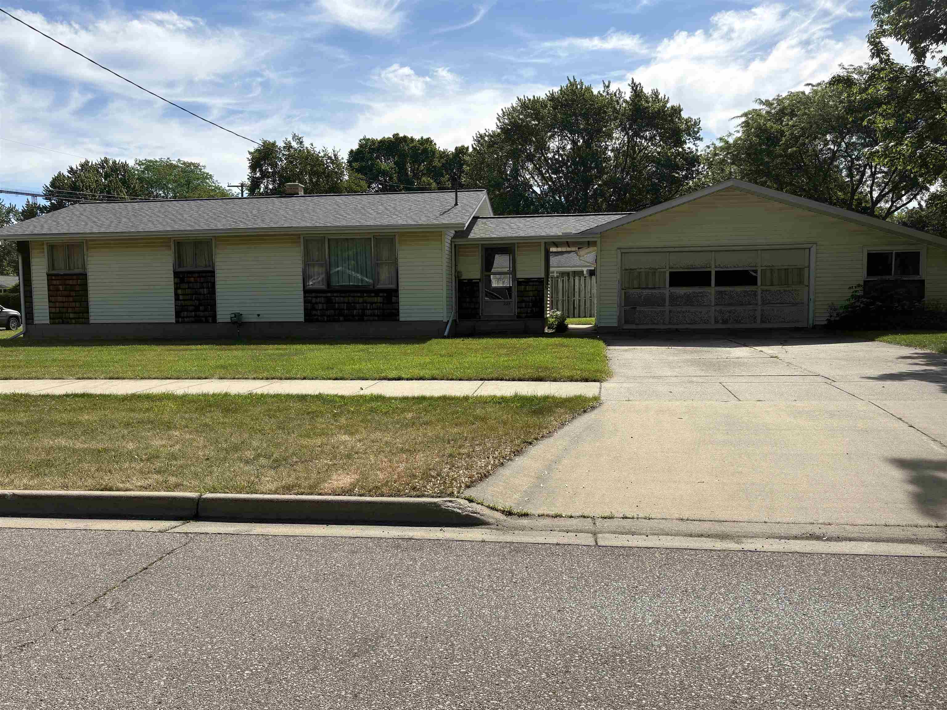 225 7th St Streets Property Photo 2