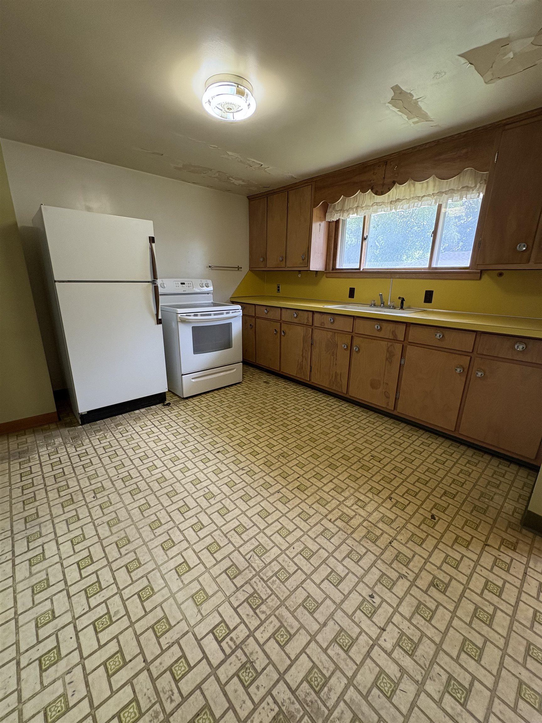 225 7th St Streets Property Photo 4