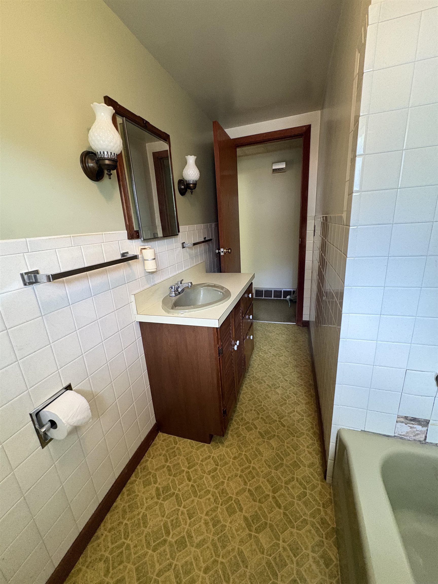 225 7th St Streets Property Photo 10
