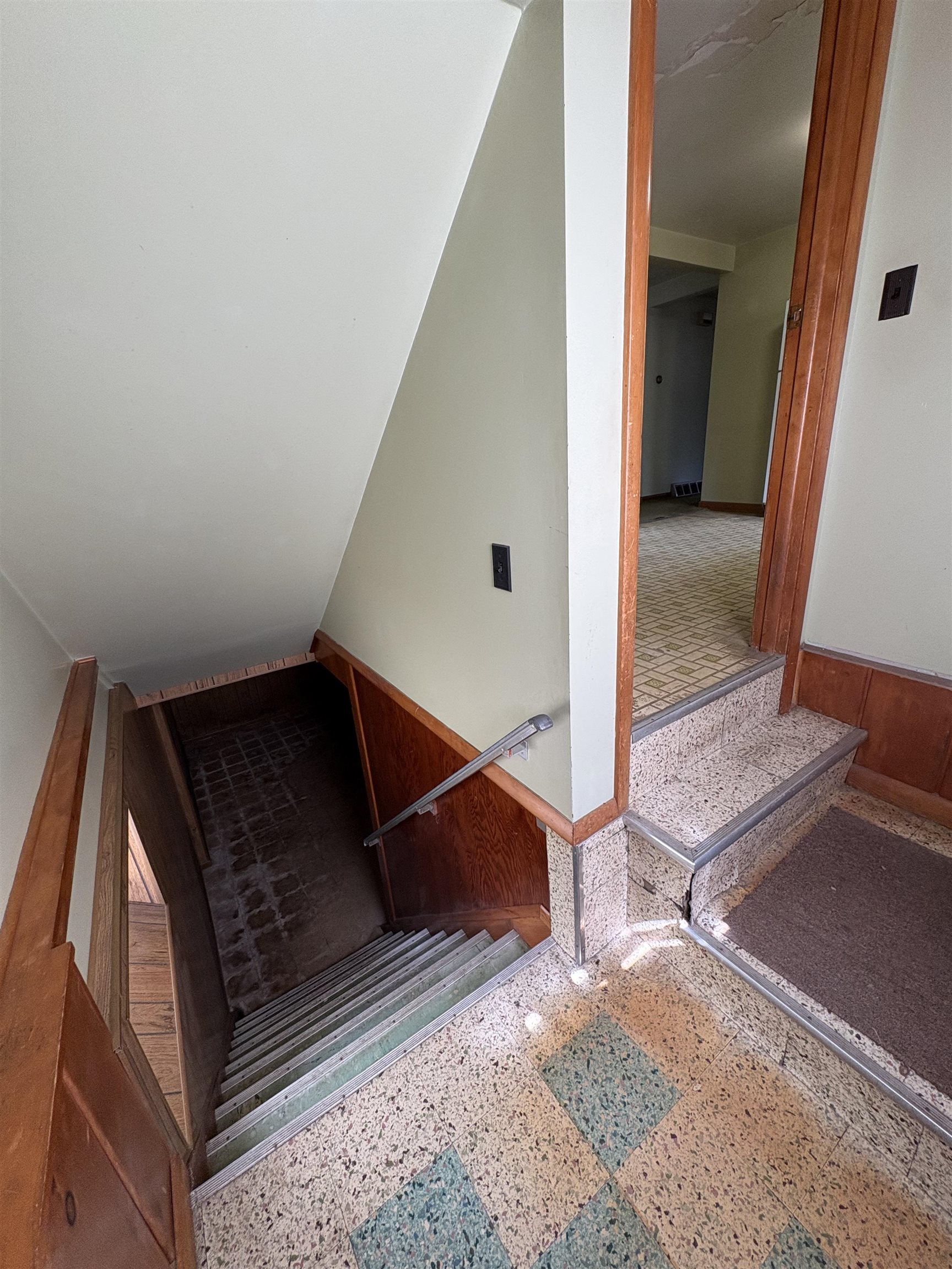 225 7th St Streets Property Photo 16