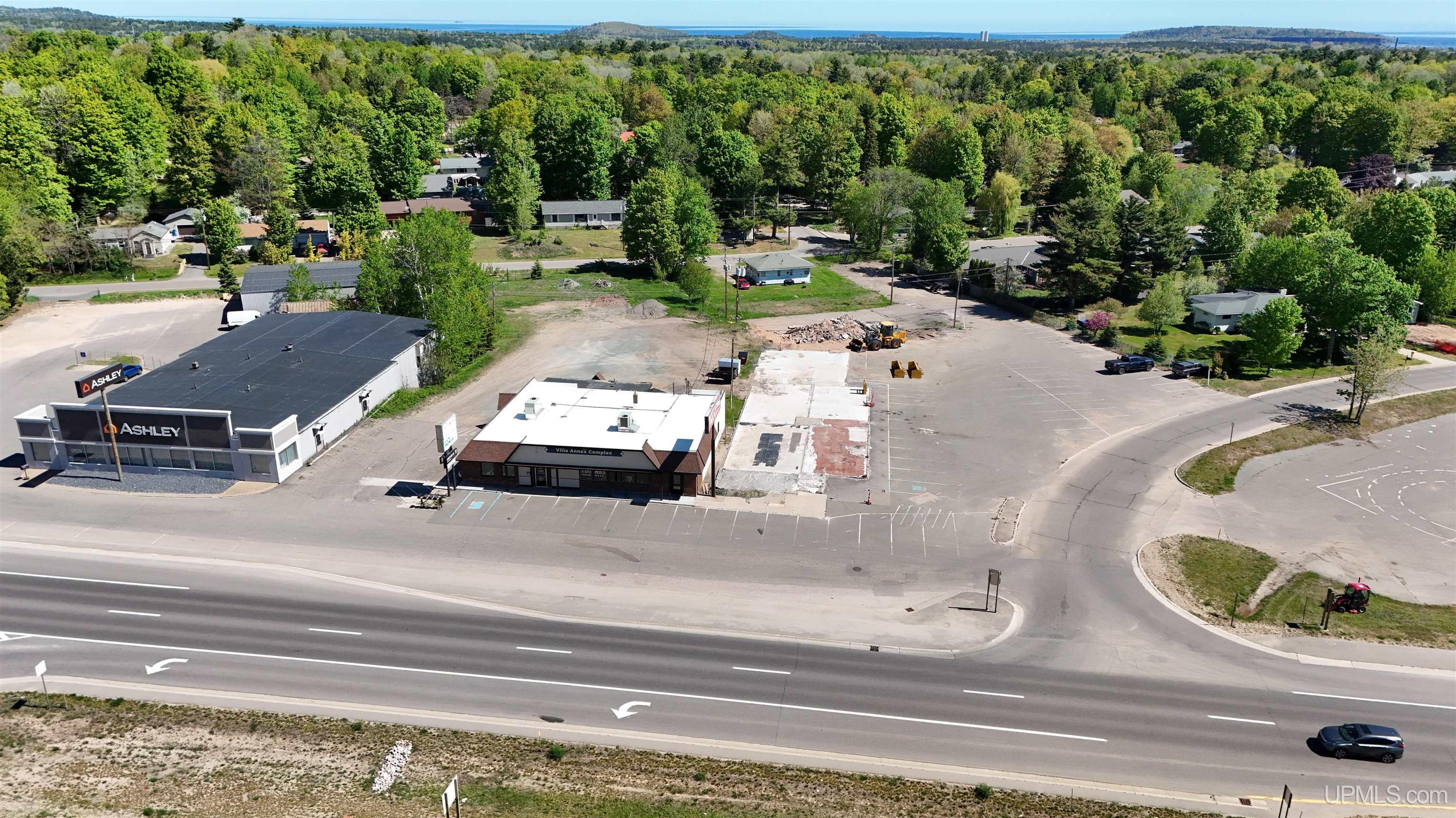 2100 W Us41 Highway Property Photo 13
