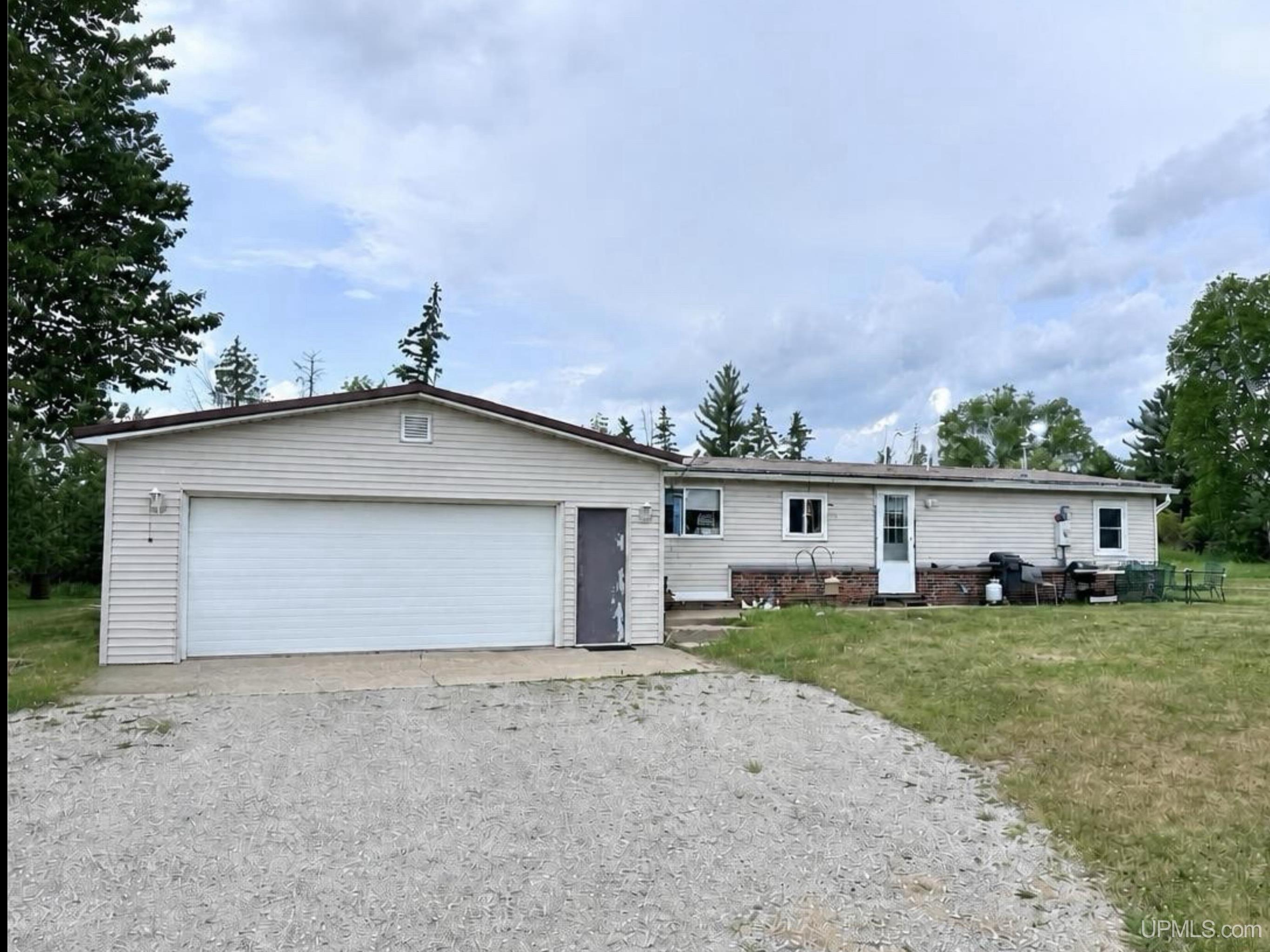 W6240 Us 2 Highway Property Photo 2
