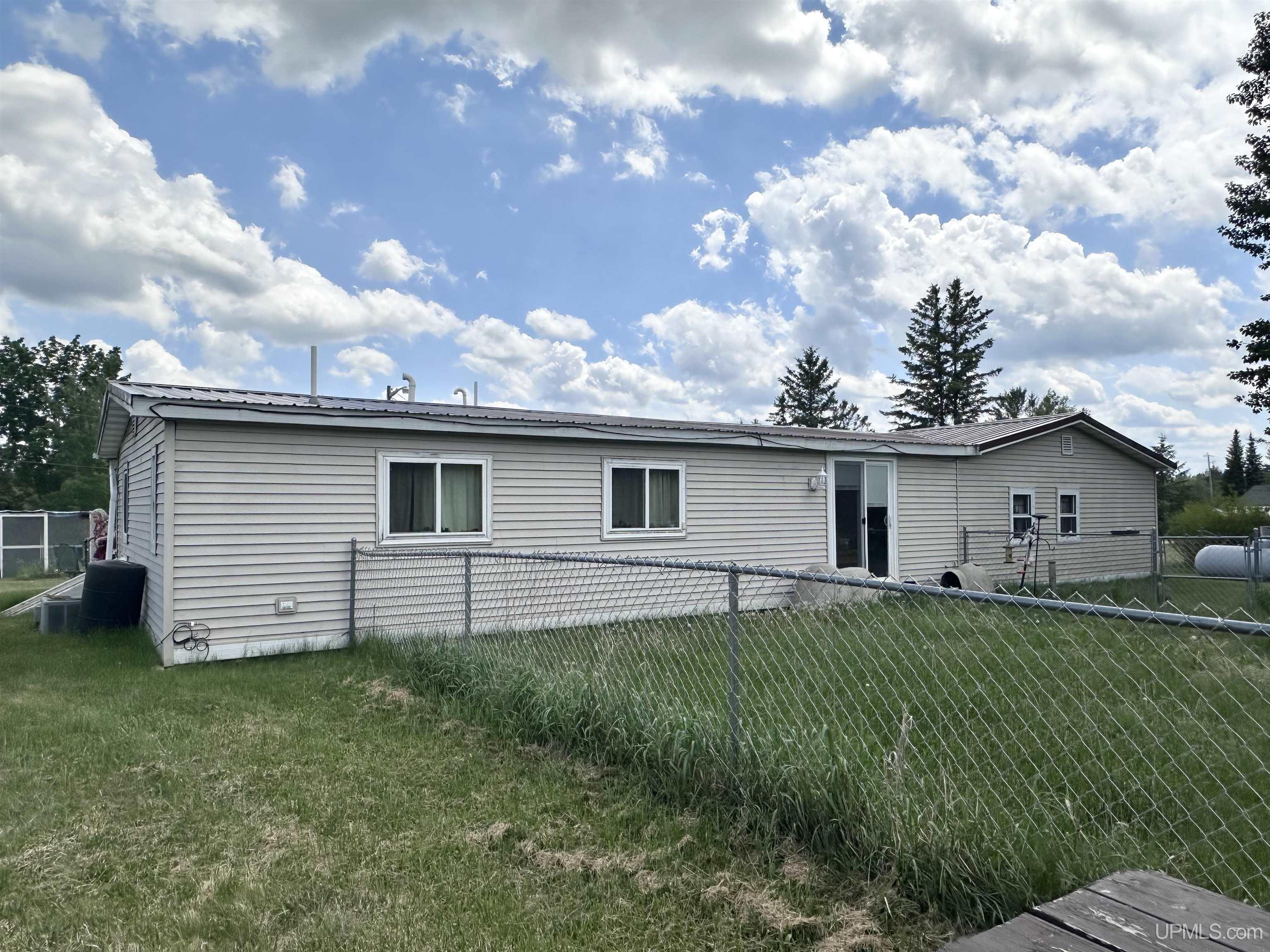 W6240 Us 2 Highway Property Photo 3