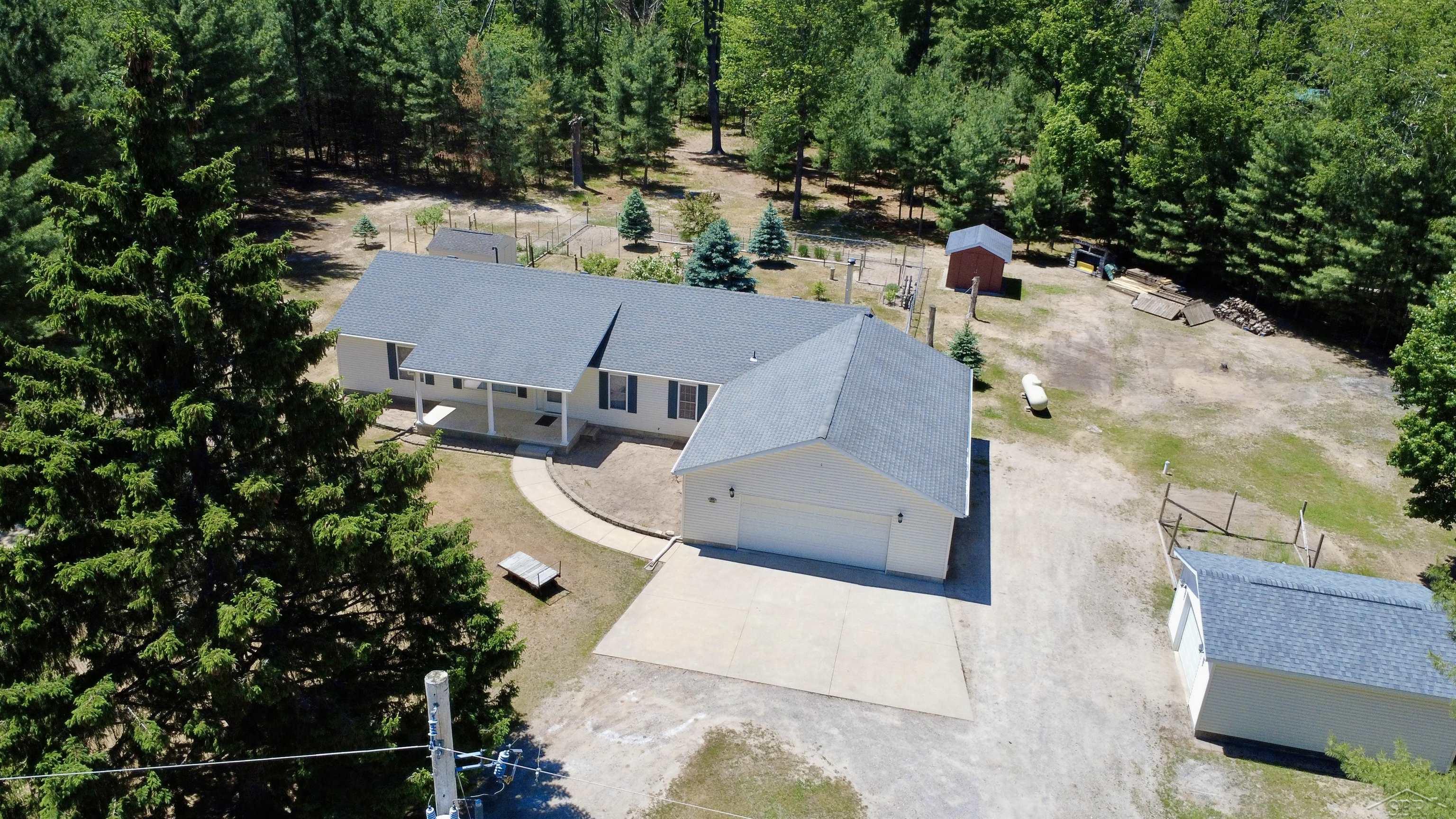 6113 Hillside Drive Property Photo 1