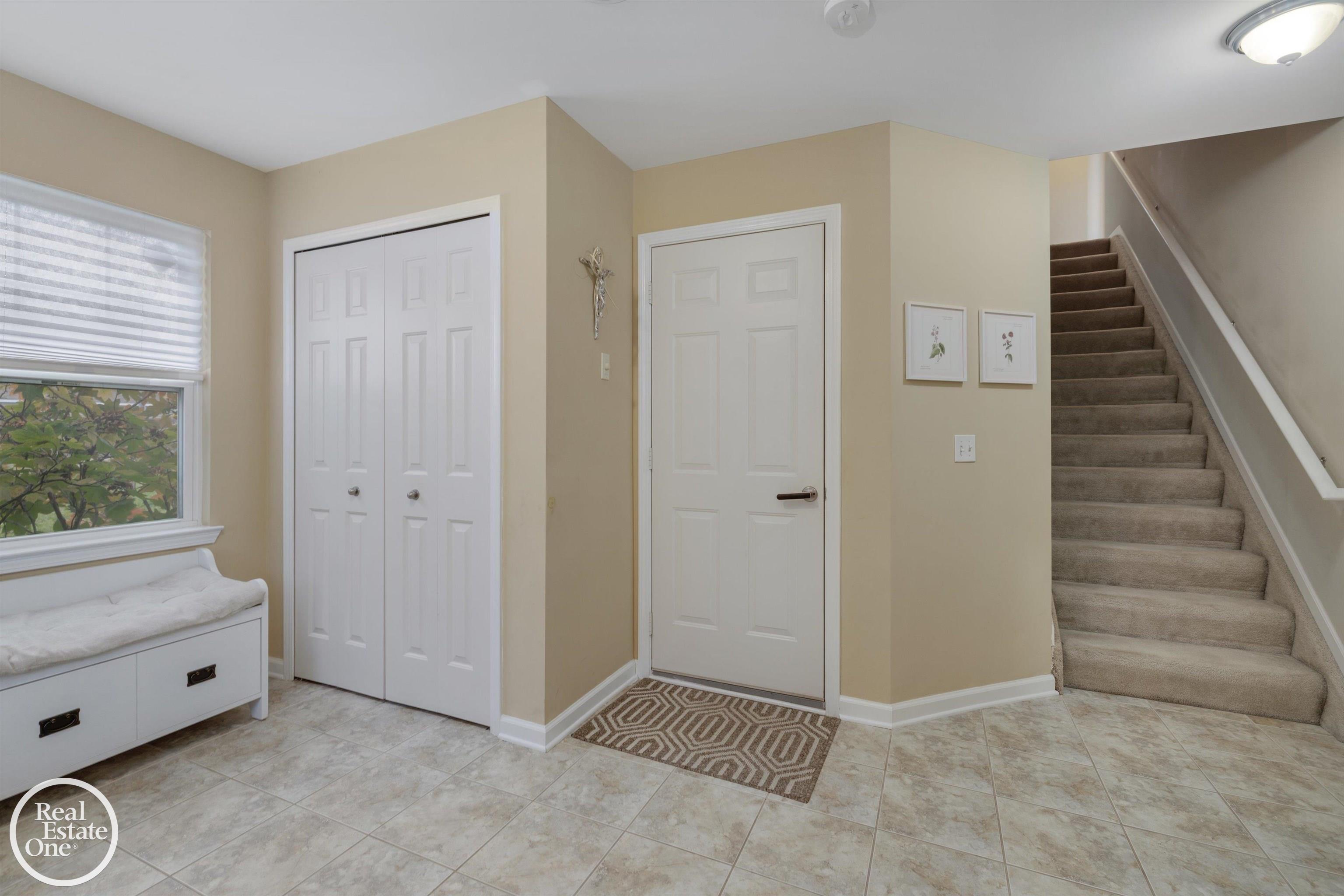 1048 Lakepointe Street Property Photo 12