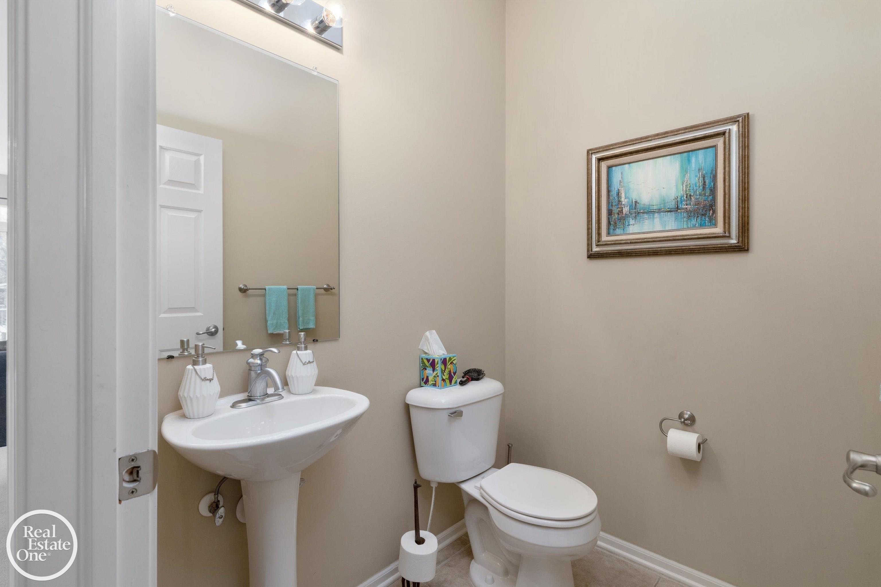 1048 Lakepointe Street Property Photo 13