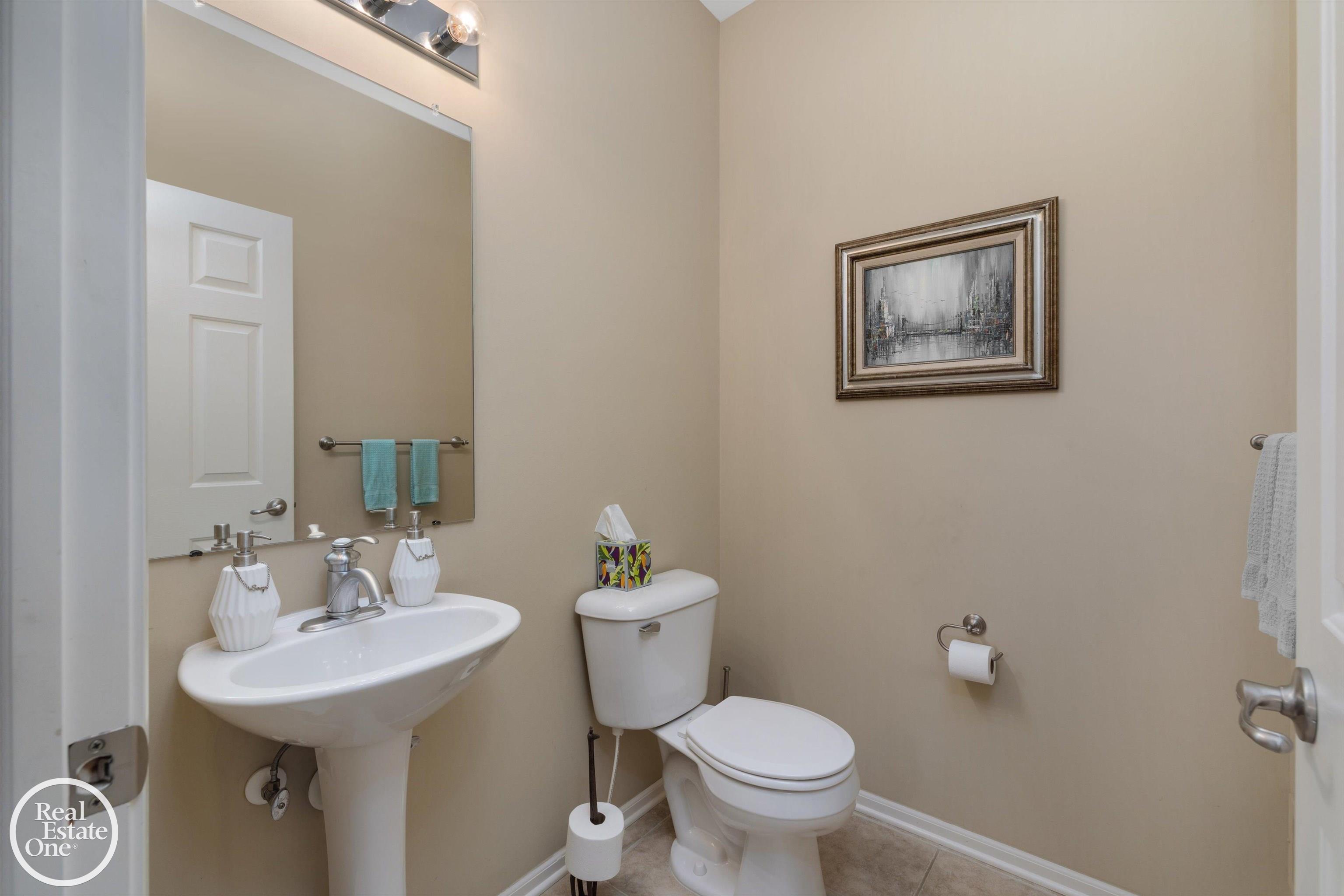 1048 Lakepointe Street Property Photo 14