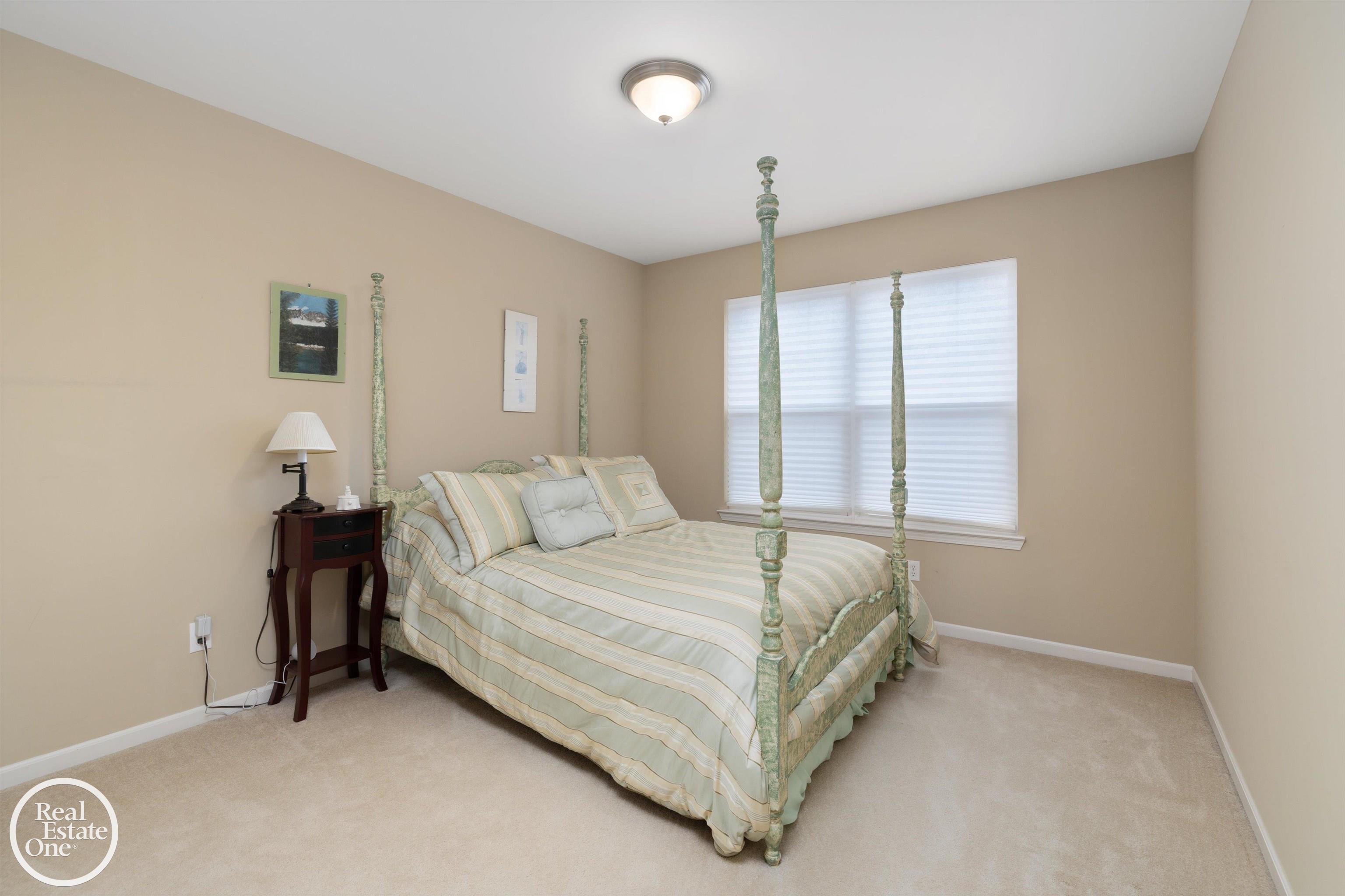 1048 Lakepointe Street Property Photo 19
