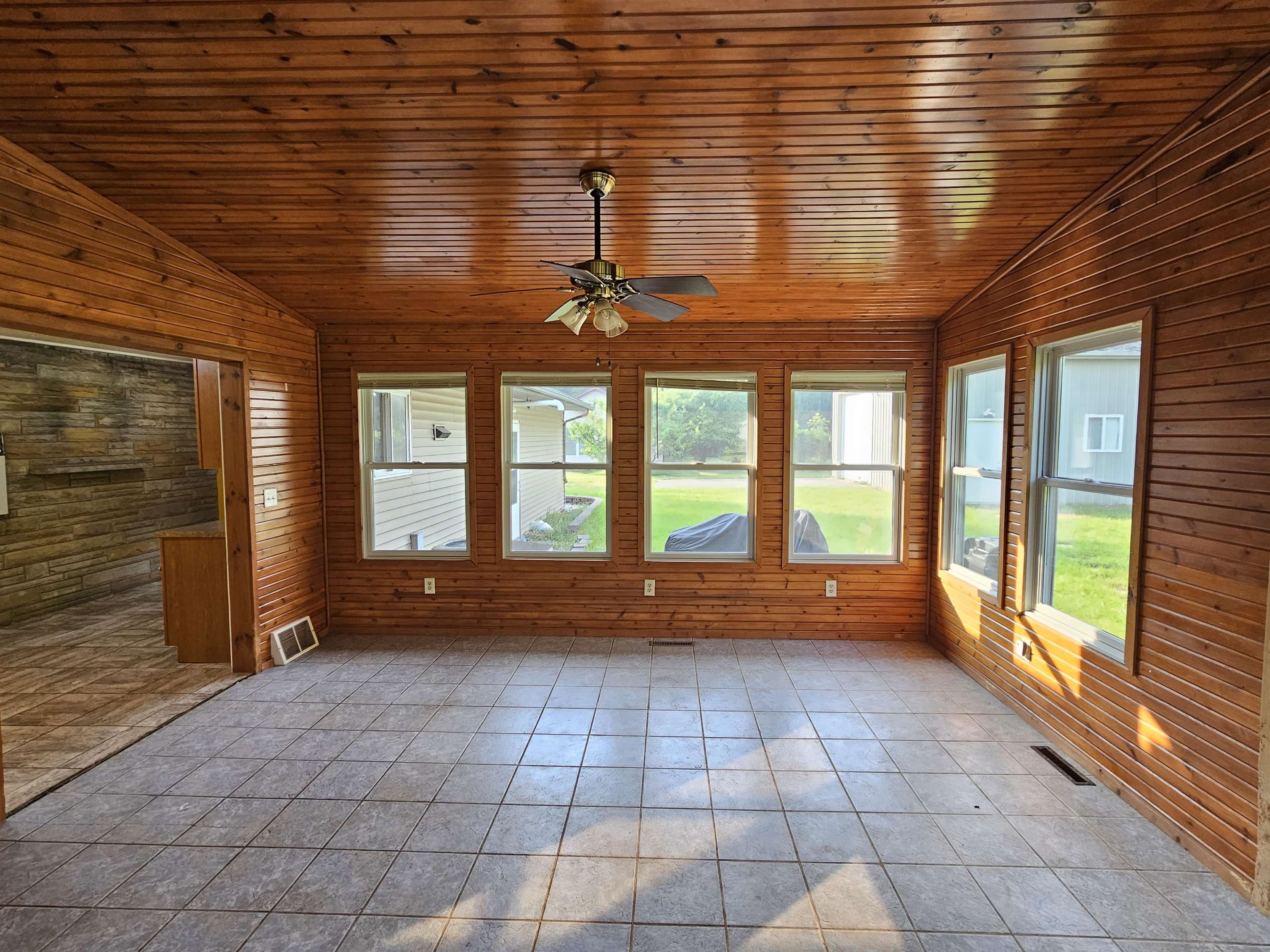 8525 Dixie Highway Property Photo 3