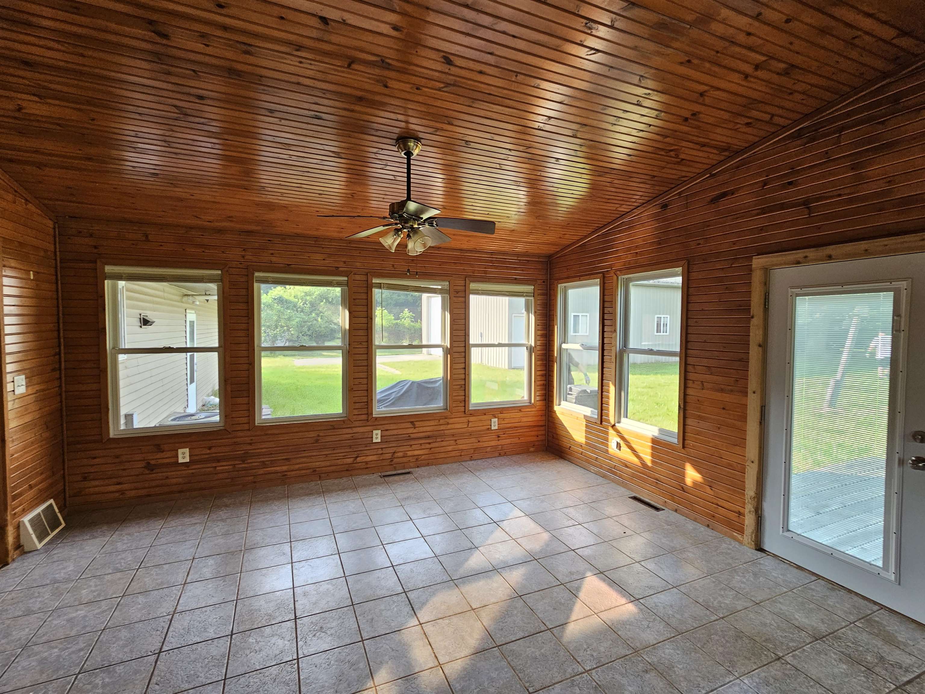 8525 Dixie Highway Property Photo 4