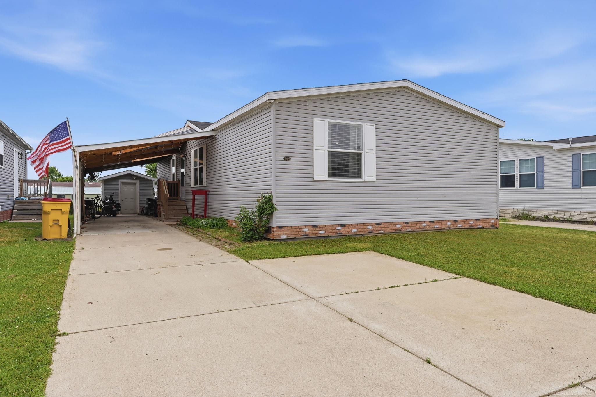 58520 Brookside Drive Property Photo 2