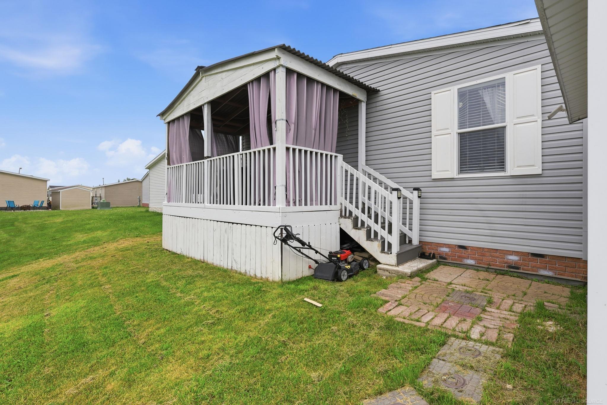 58520 Brookside Drive Property Photo 22