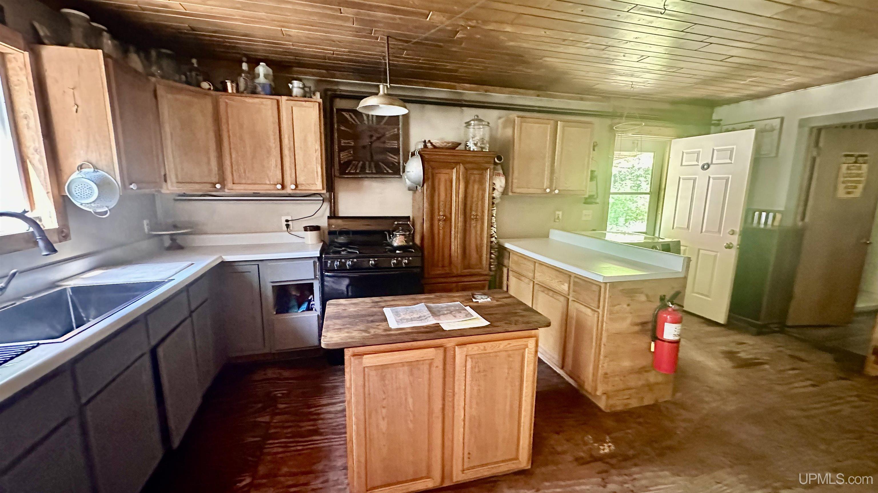 7450 Northwestern Road Property Photo 8