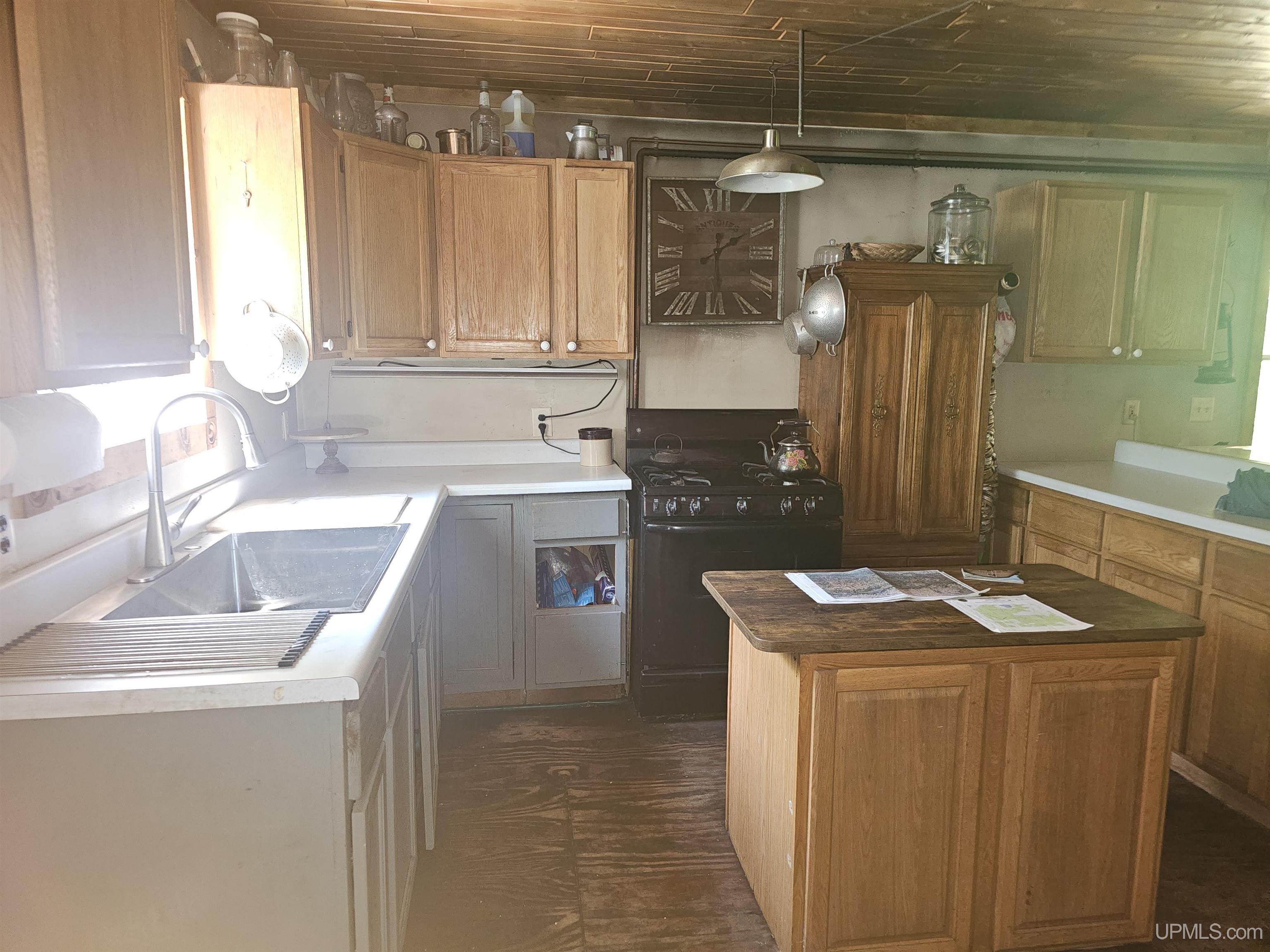 7450 Northwestern Road Property Photo 9