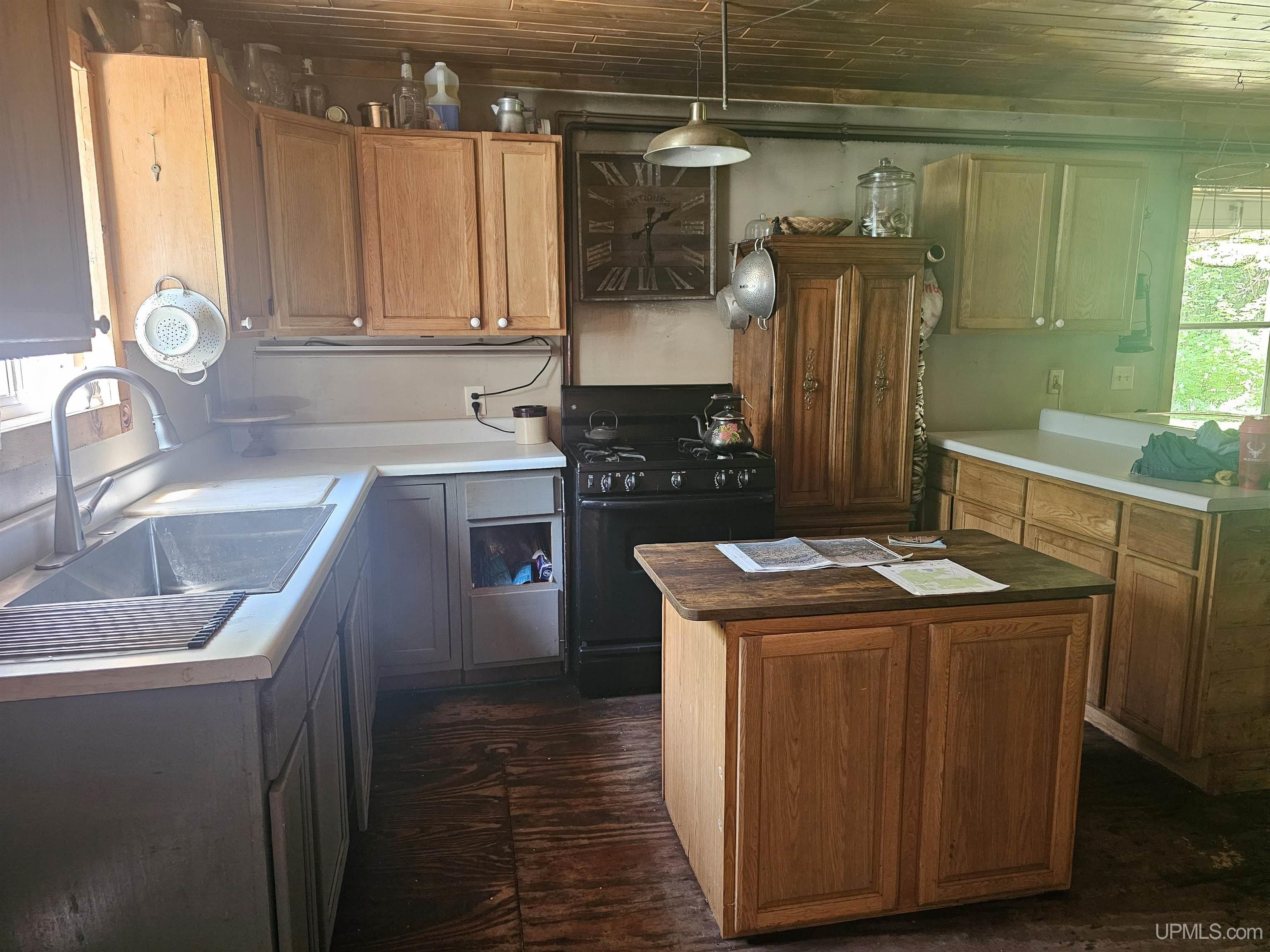 7450 Northwestern Road Property Photo 10