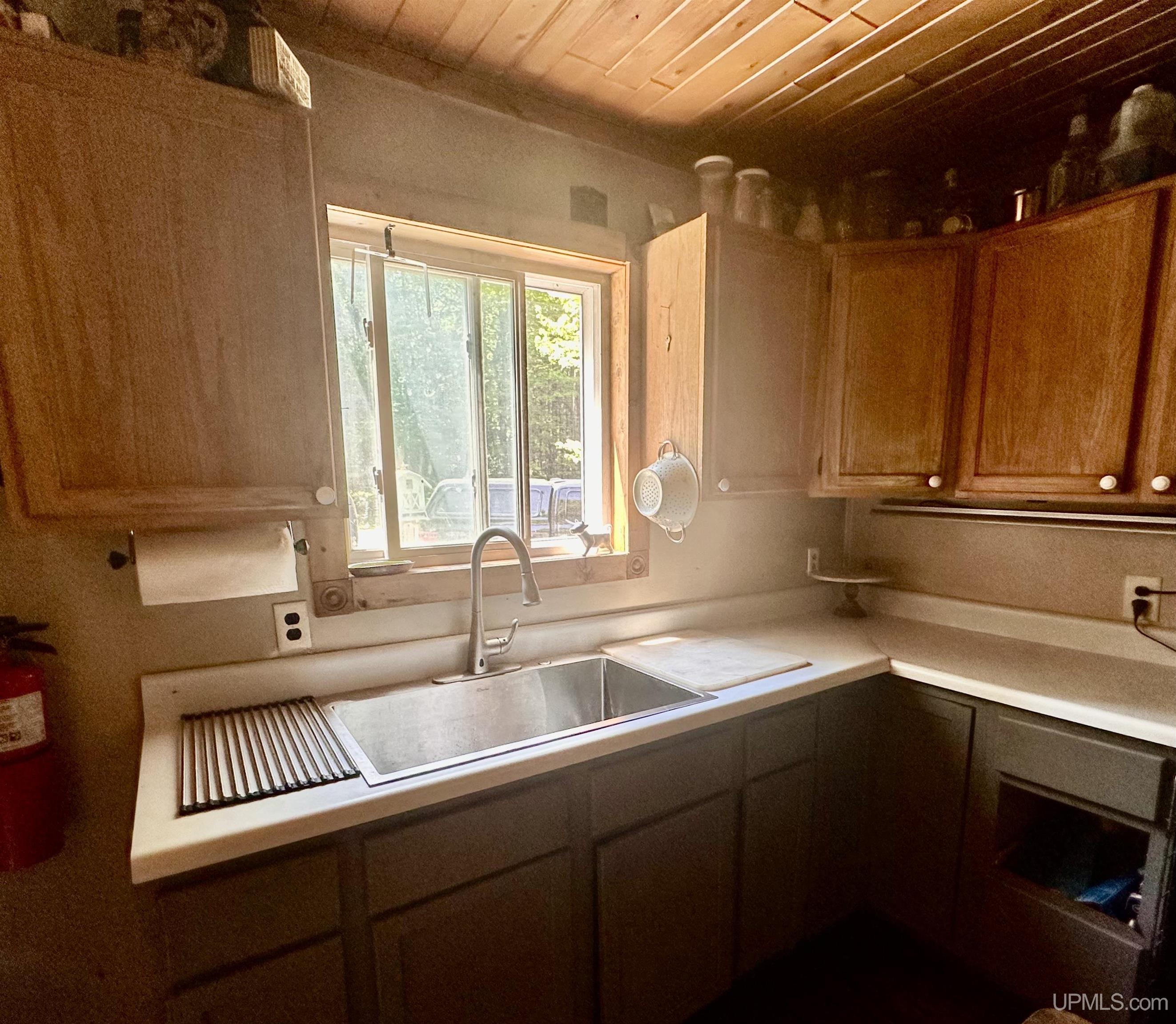 7450 Northwestern Road Property Photo 11