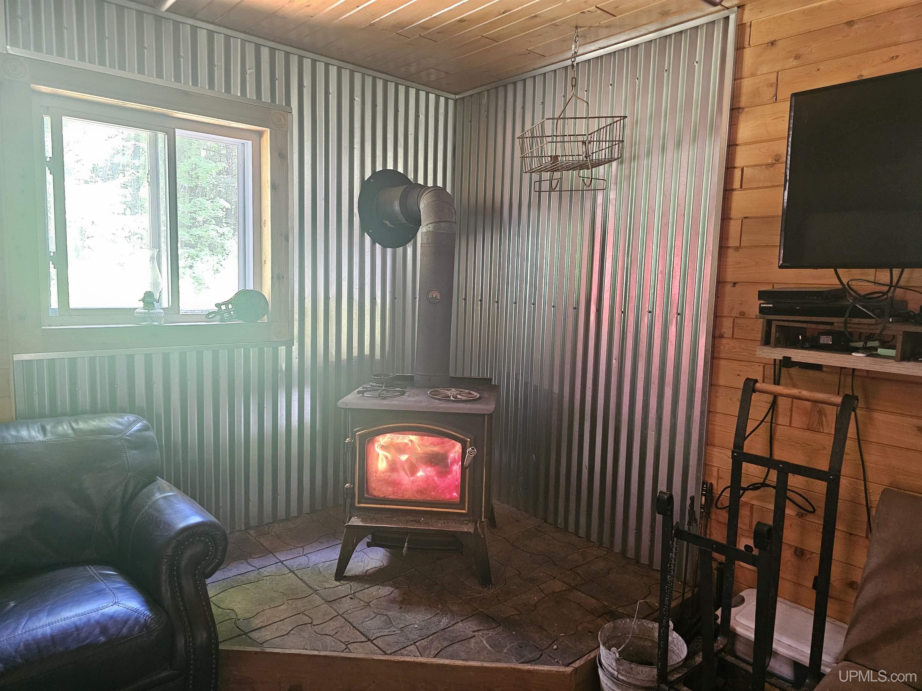 7450 Northwestern Road Property Photo 14