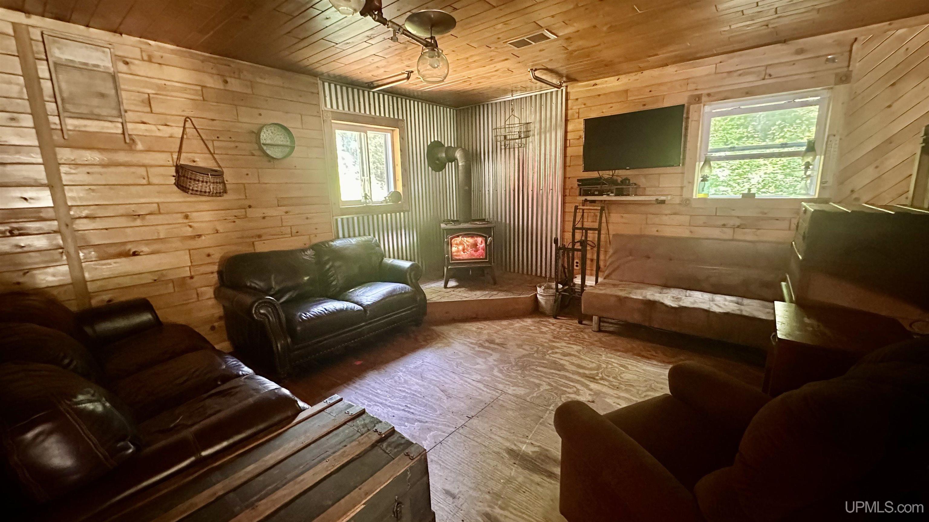 7450 Northwestern Road Property Photo 15