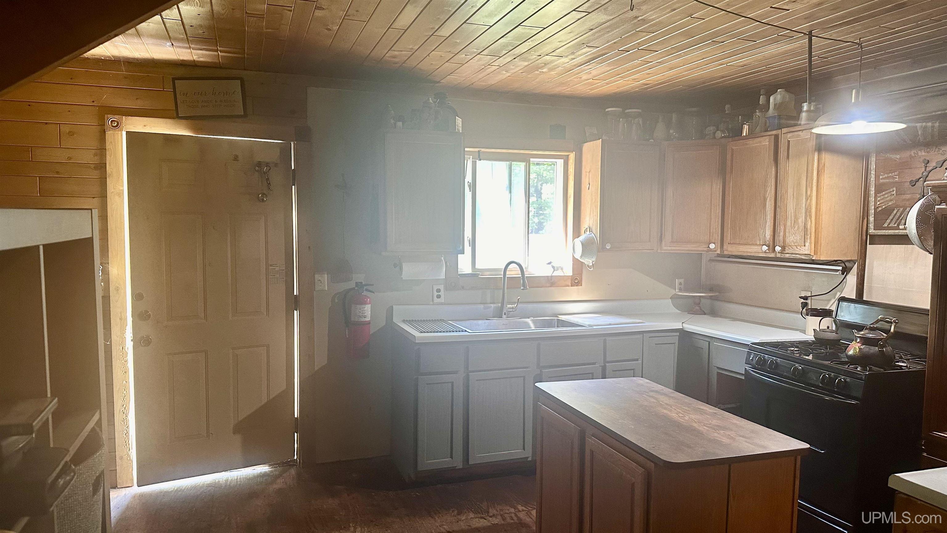 7450 Northwestern Road Property Photo 21