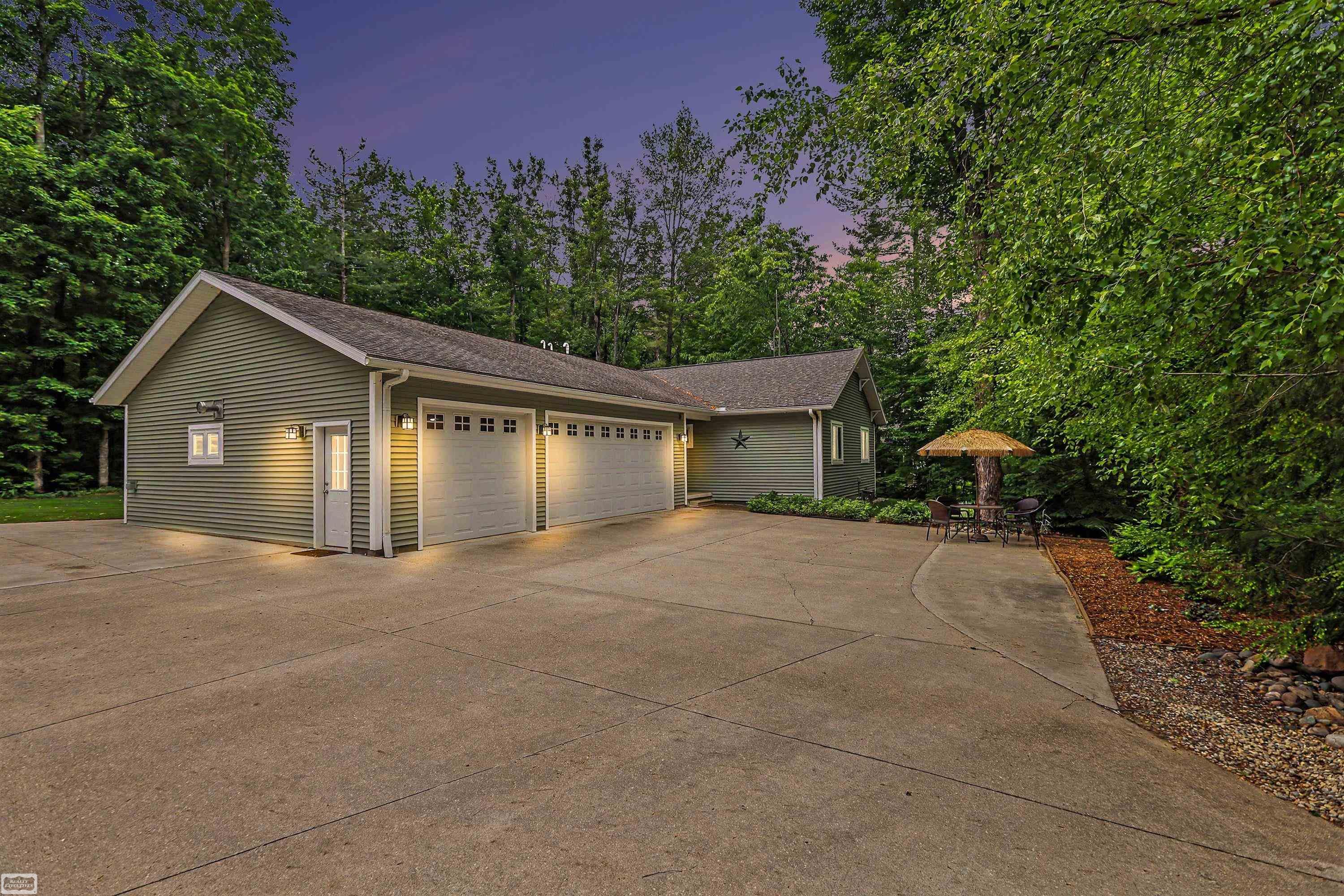 7903 Macatawa Trail Property Photo 1