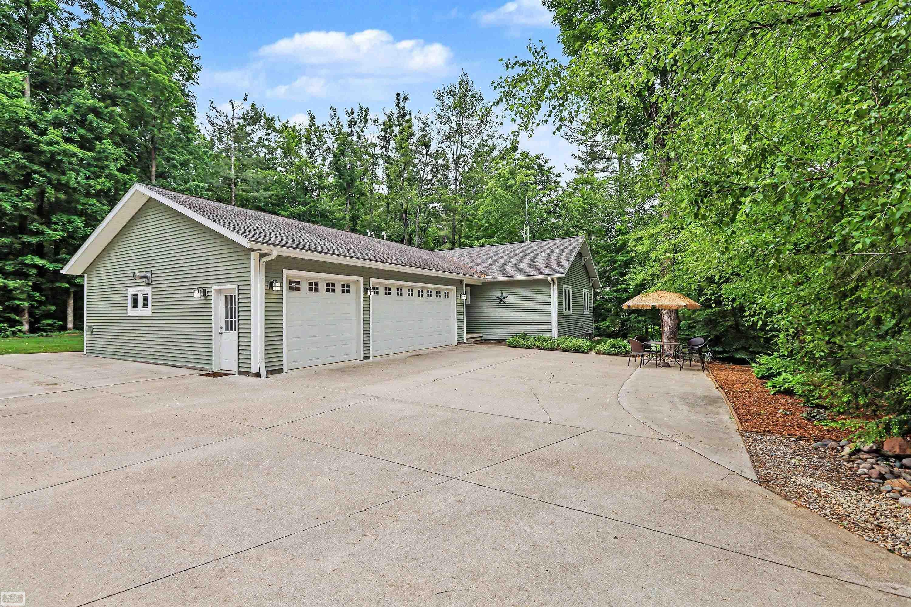 7903 Macatawa Trail Property Photo 2