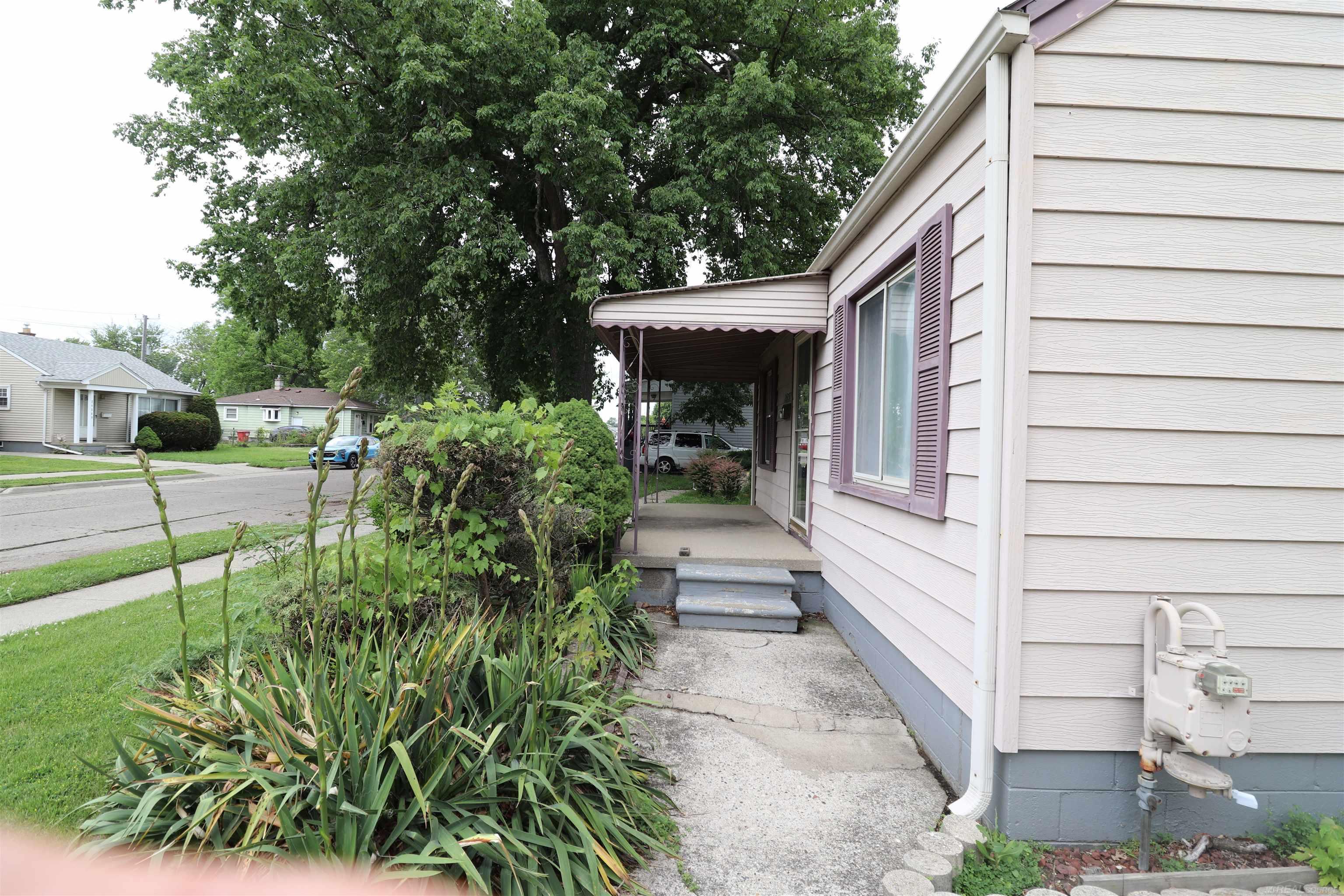 24252 Tuscany Street Property Photo 18