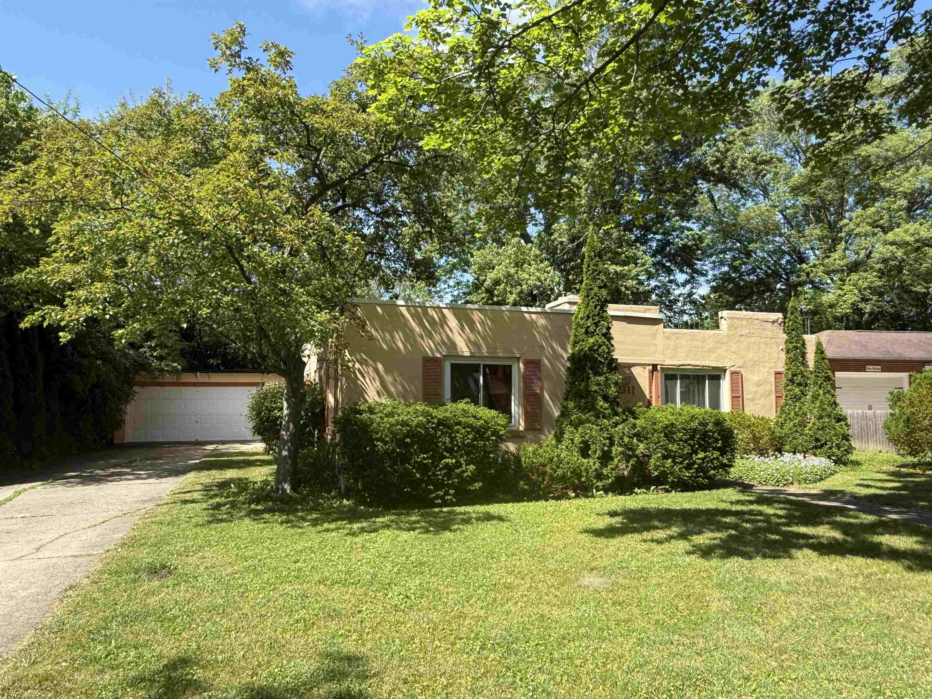 311 W Nelson Street Property Photo 1