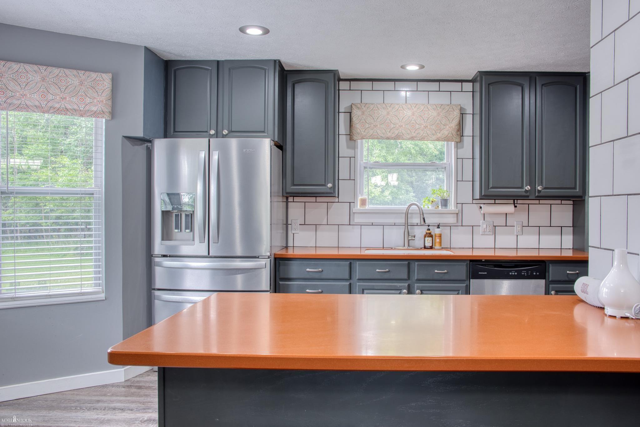 1445 W North Street Property Photo 6