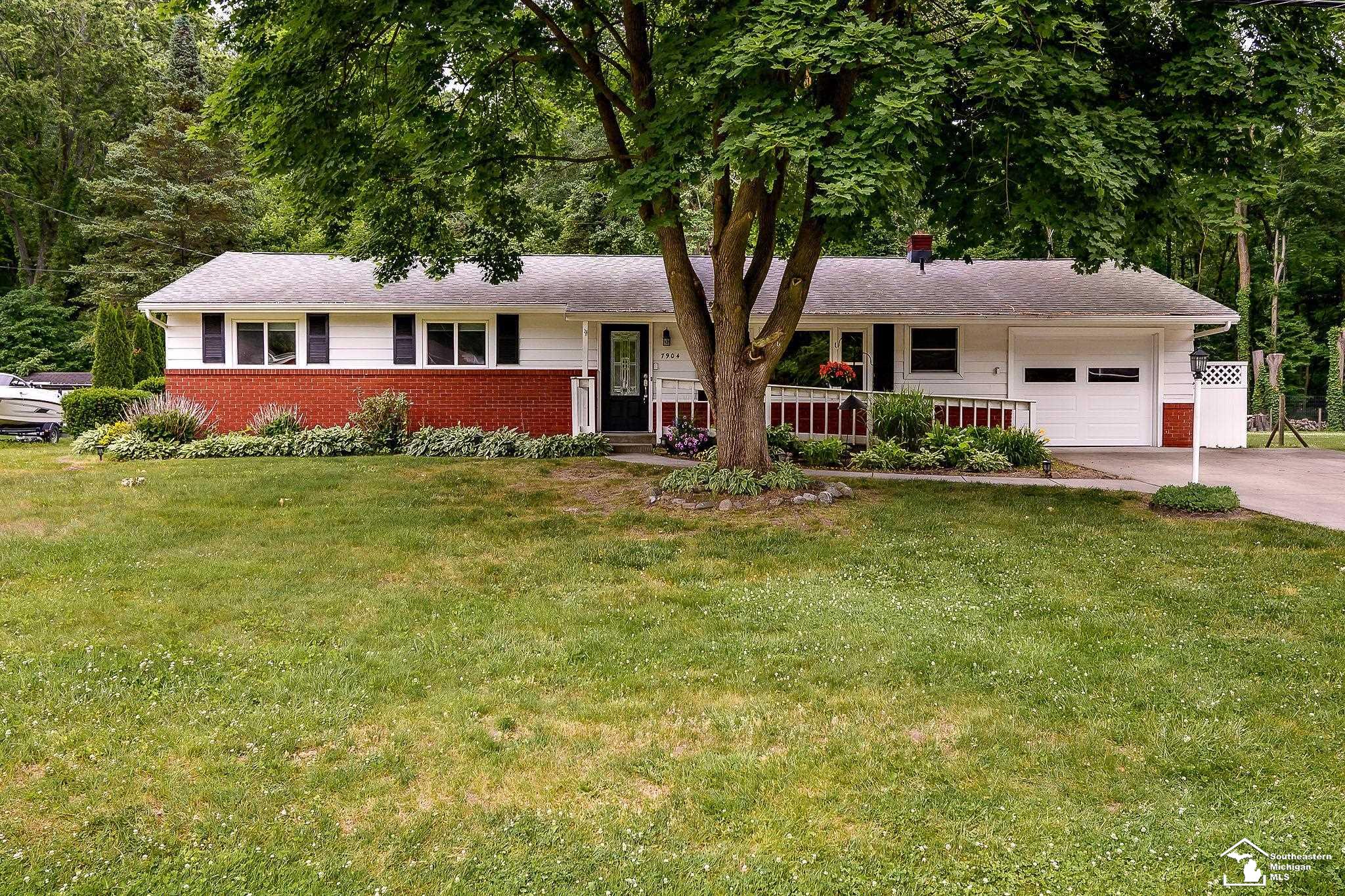 7904 Comanche Trail Property Photo 1
