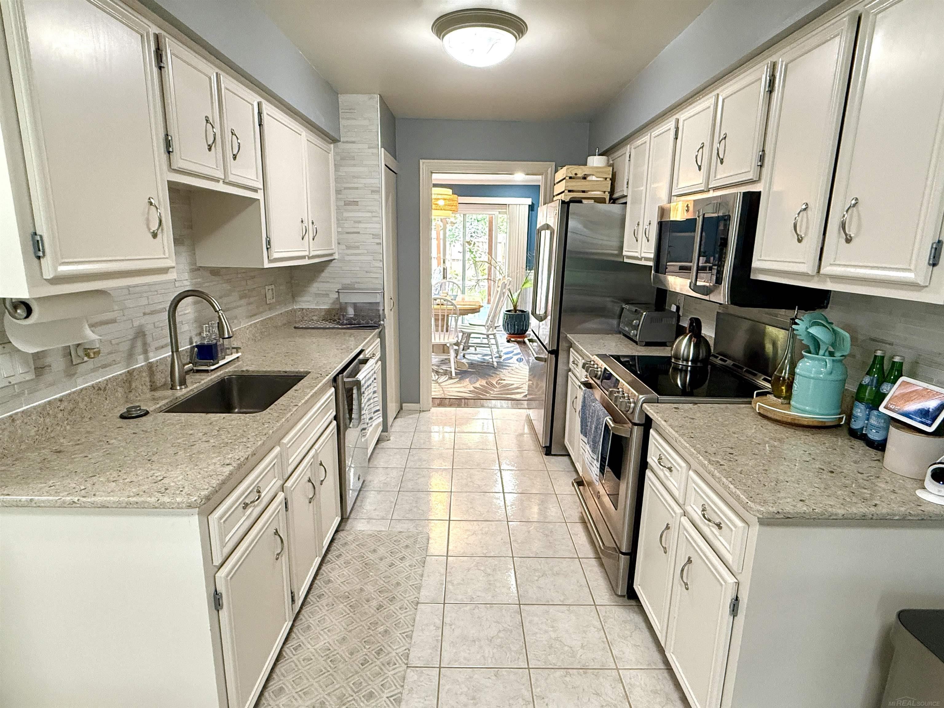 2330 Hillendale Drive Property Photo 22