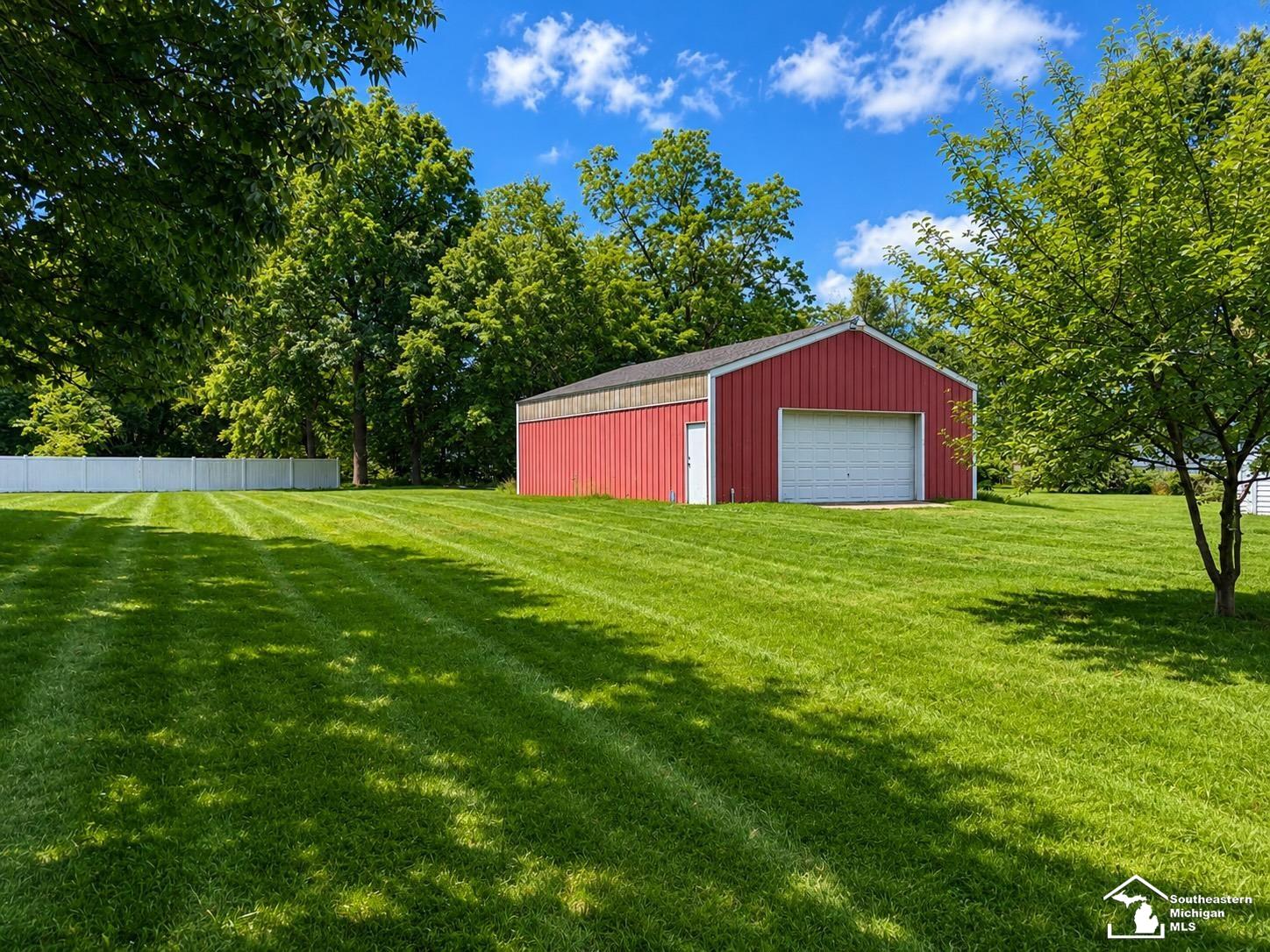 1090 Cole Road Property Photo 2
