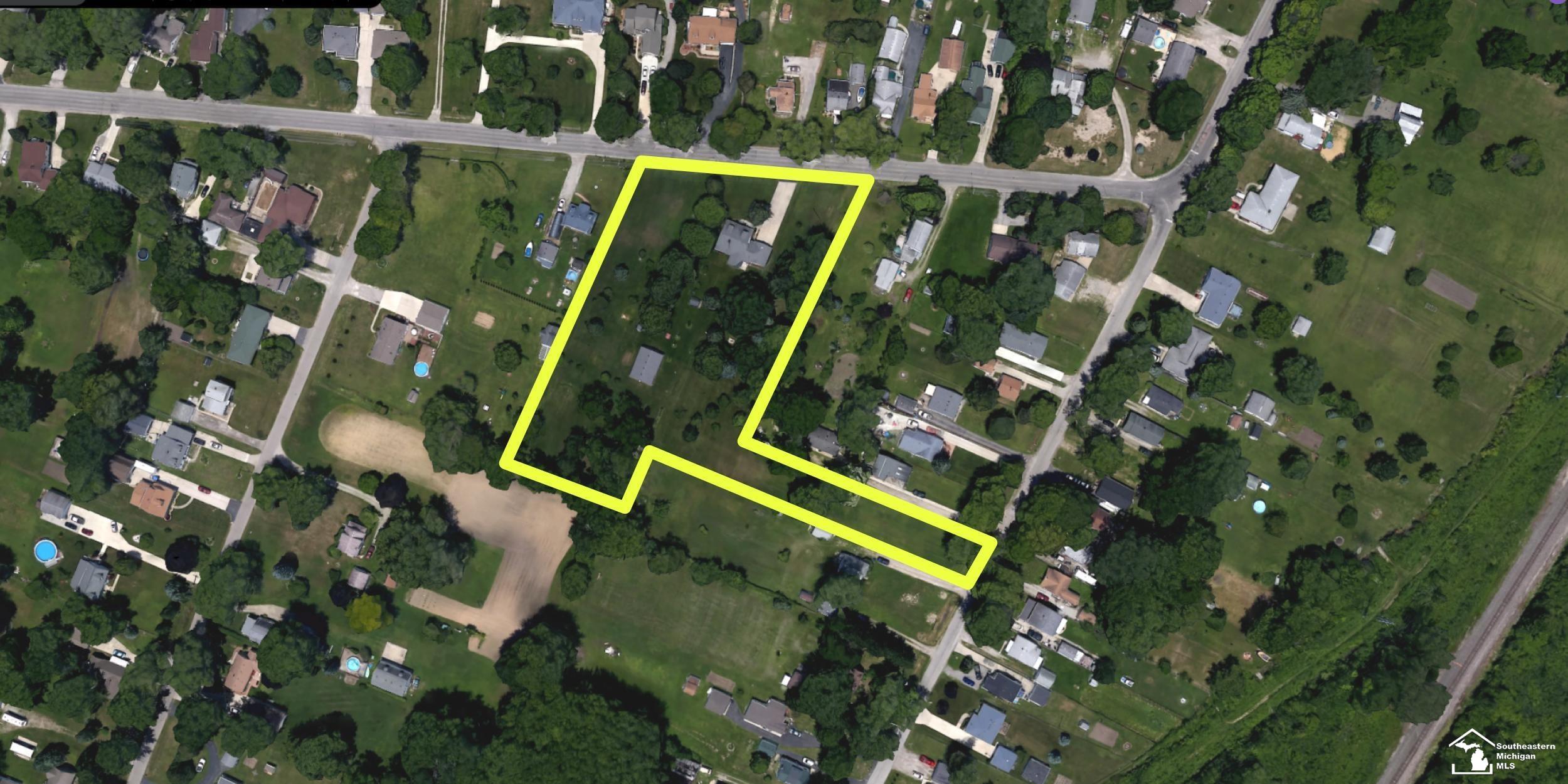 1090 Cole Road Property Photo 3